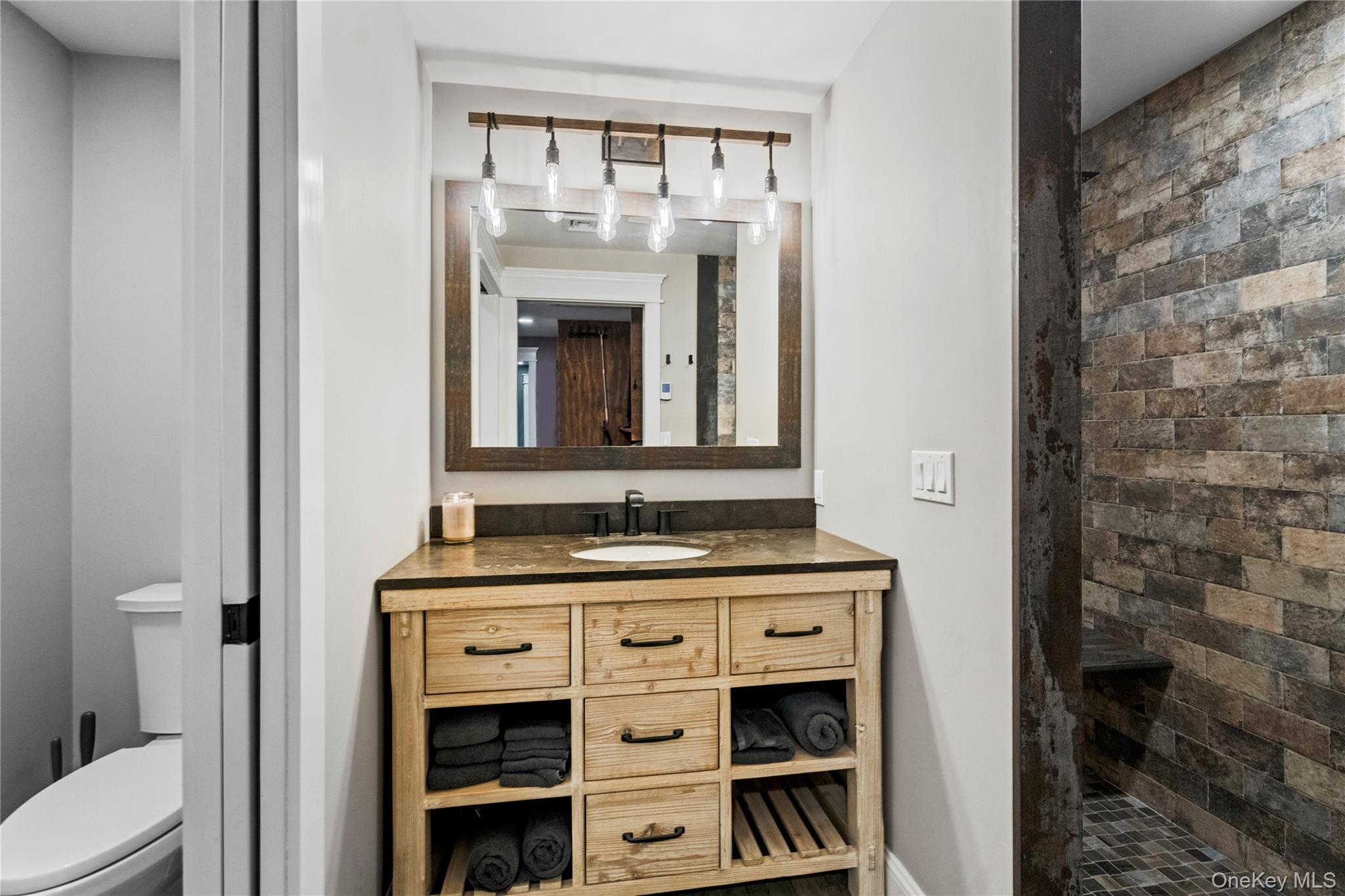 #9 photo, 108 Sportsmen Street, サフォーク郡 Central Islip , NY 11722