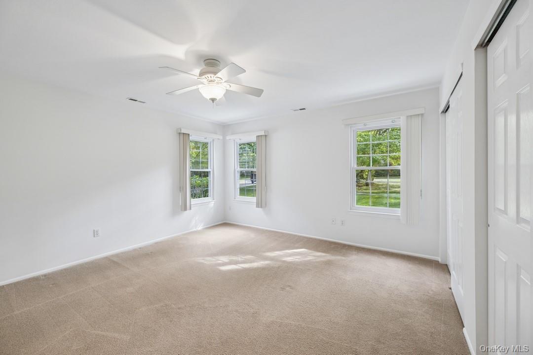 #11 photo, 30 Quail Court, サフォーク郡 Manorville , NY 11949