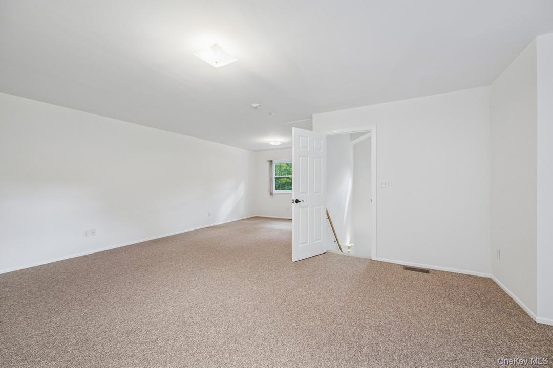 #19 photo, 30 Quail Court, サフォーク郡 Manorville , NY 11949