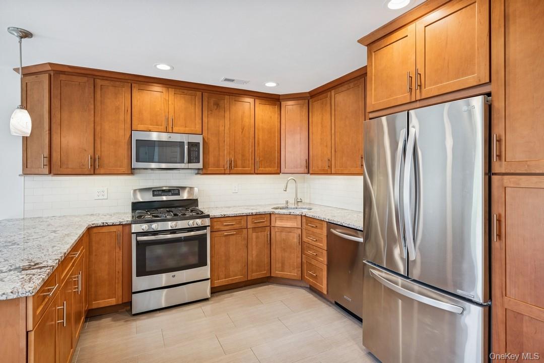 #8 photo, 30 Quail Court, サフォーク郡 Manorville , NY 11949