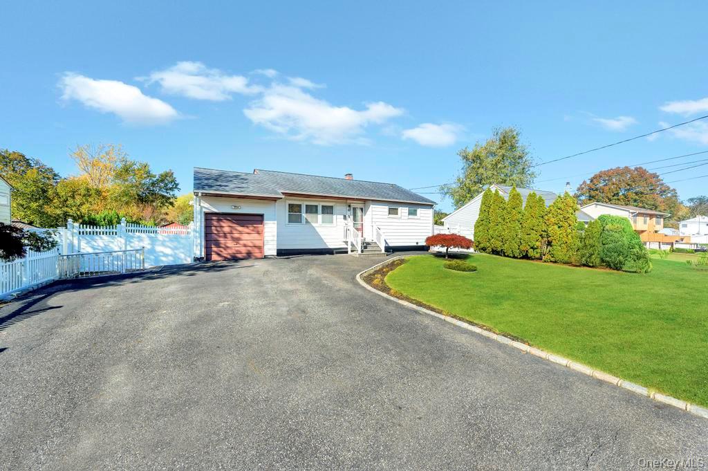 #2 photo, 22 Hospital Road, サフォーク郡 East Patchogue , NY 11772