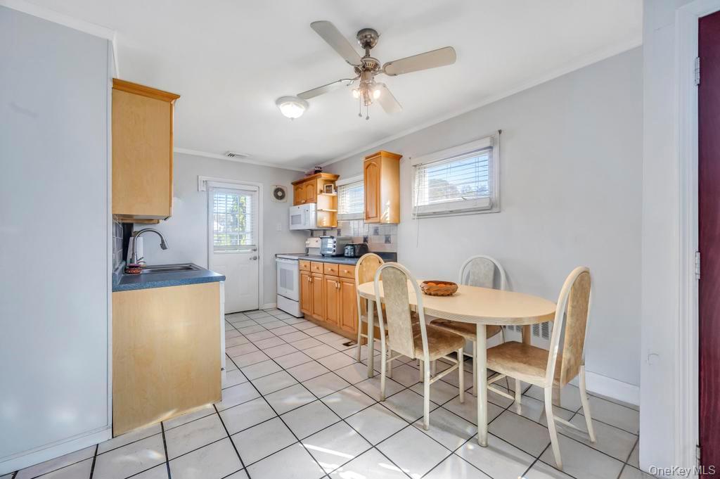 #8 photo, 22 Hospital Road, サフォーク郡 East Patchogue , NY 11772