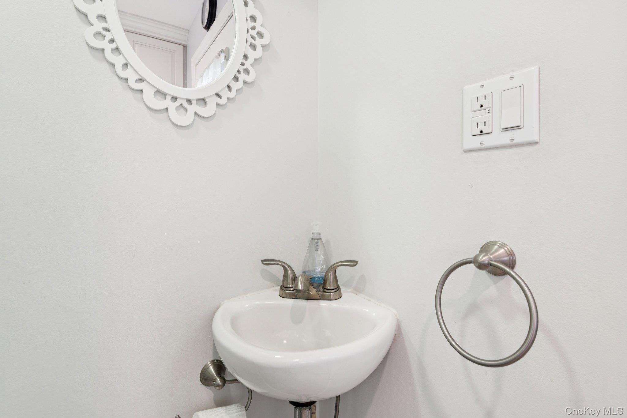 #11 photo, 257 Bryant Avenue, ナッソー郡 Floral Park , NY 11001