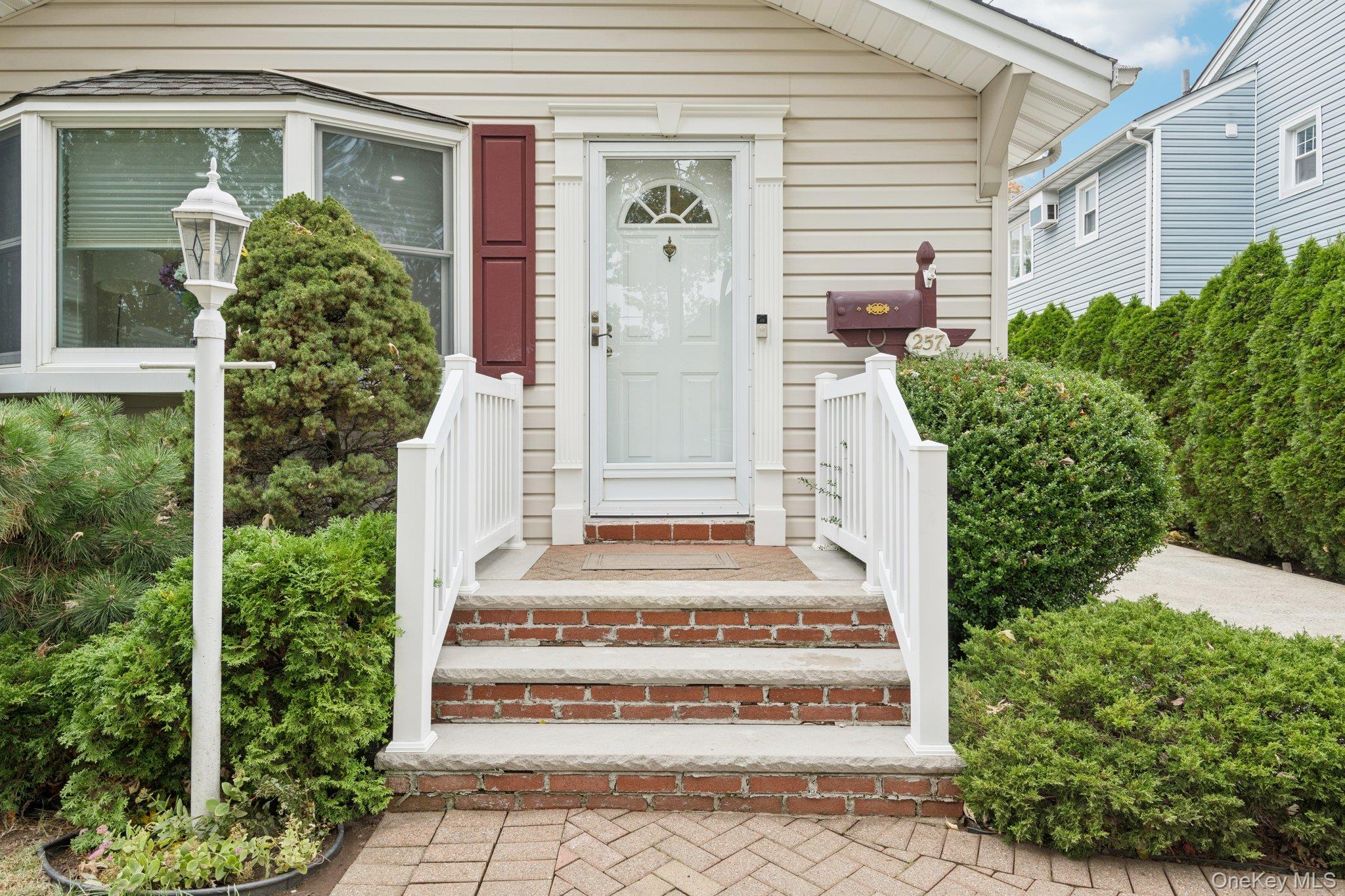 #3 photo, 257 Bryant Avenue, ナッソー郡 Floral Park , NY 11001