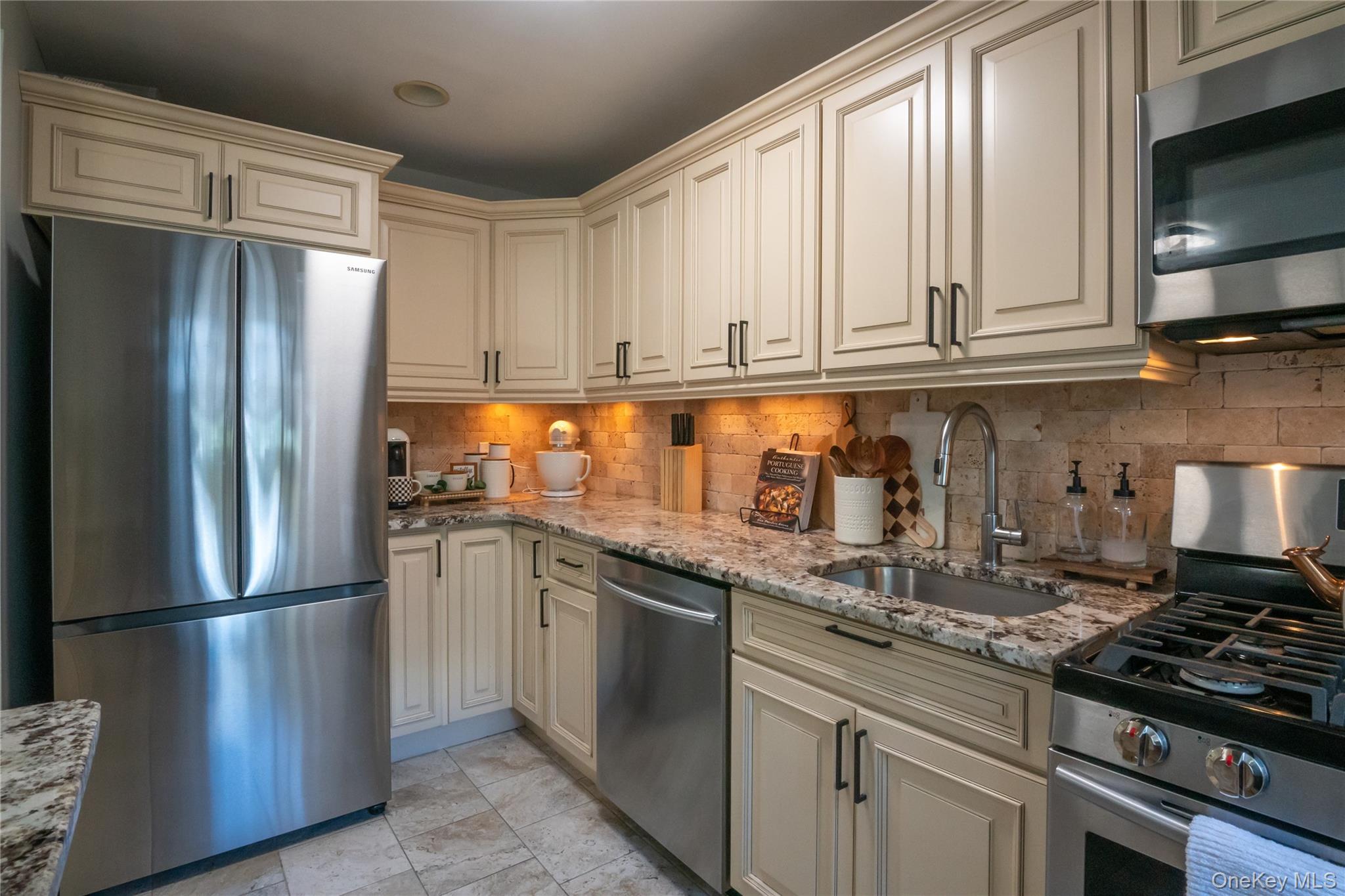 #11 photo, 4 Field End Lane, Eastchester , NY 10709