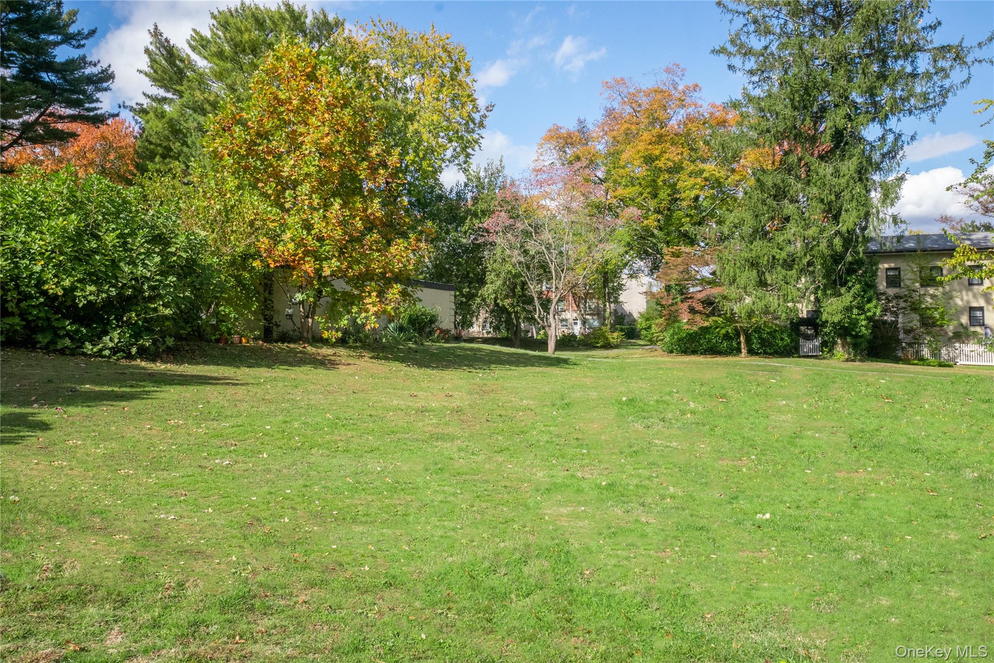 #19 photo, 4 Field End Lane, Eastchester , NY 10709