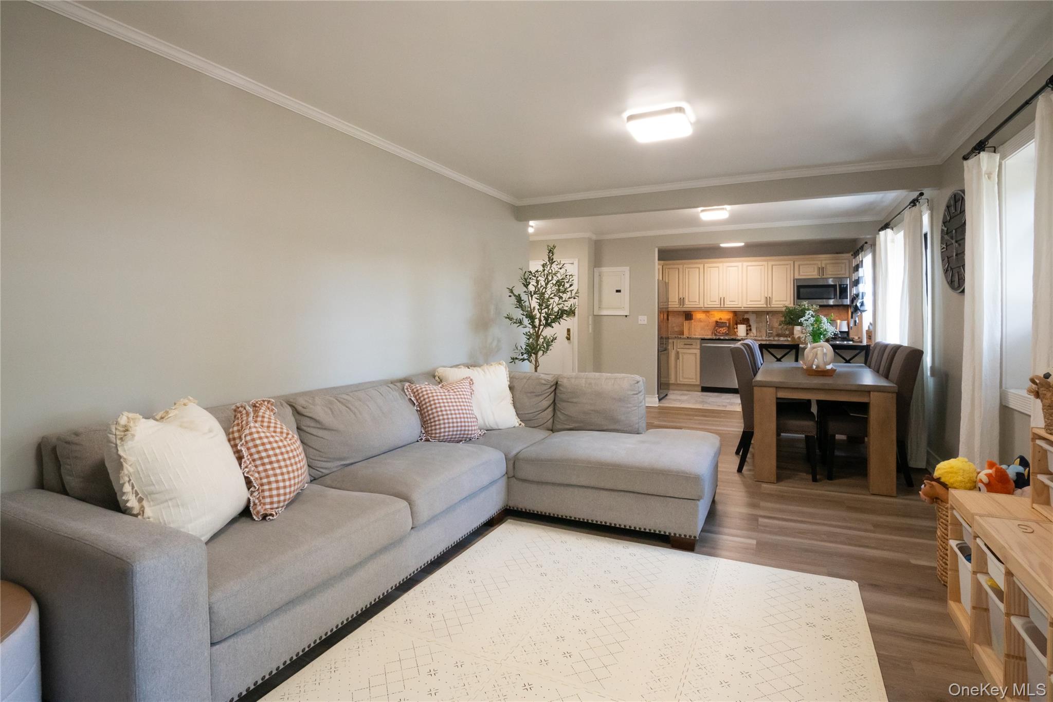 #5 photo, 4 Field End Lane, Eastchester , NY 10709