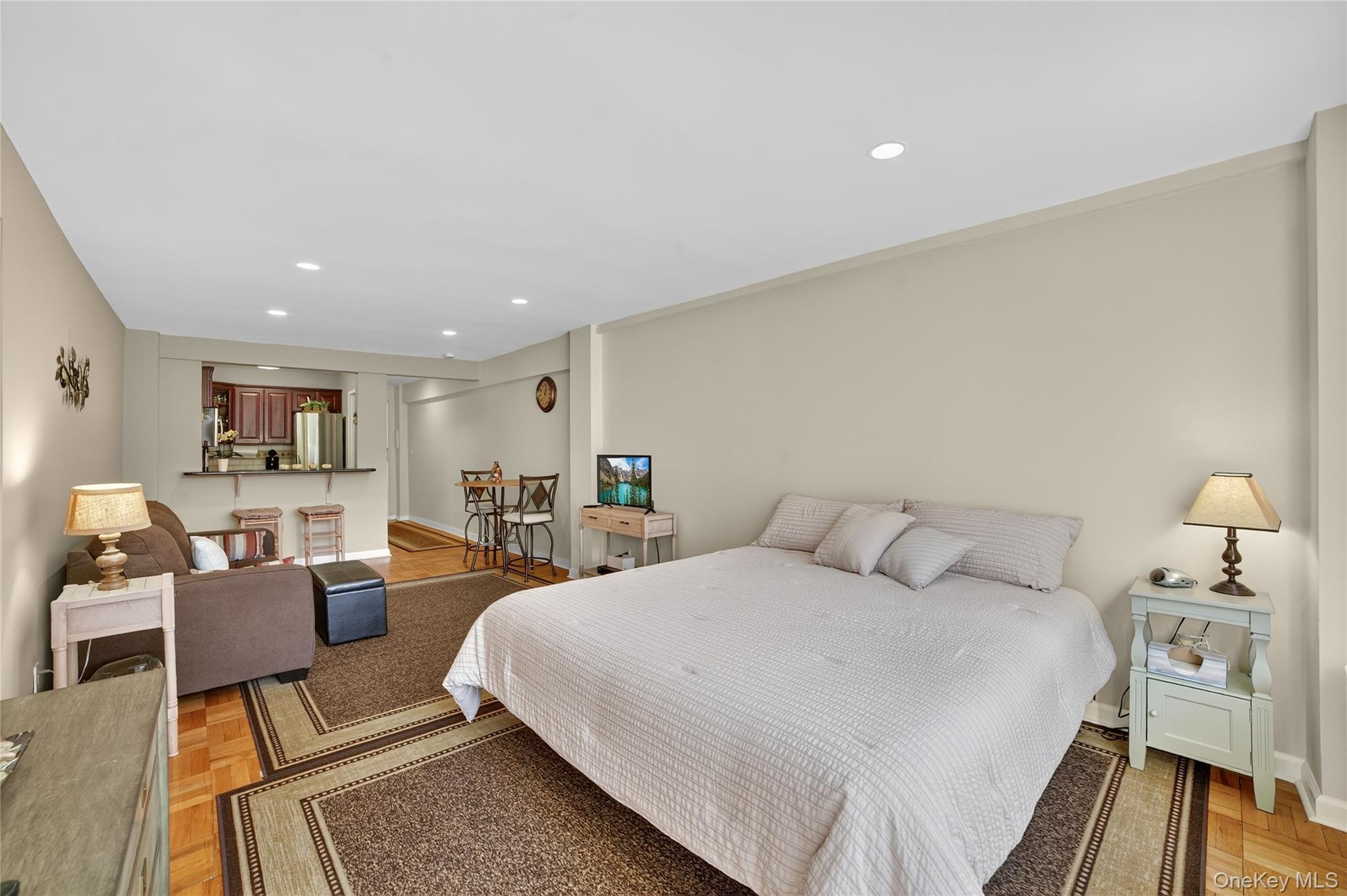 #10 photo, 10 Old Mamaroneck Road, White Plains , NY 10605