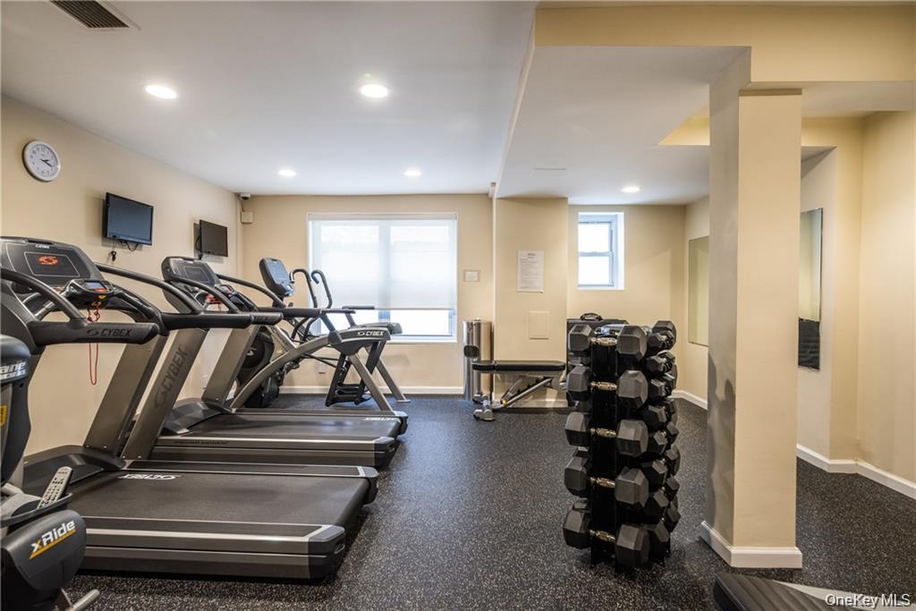 #14 photo, 10 Old Mamaroneck Road, White Plains , NY 10605