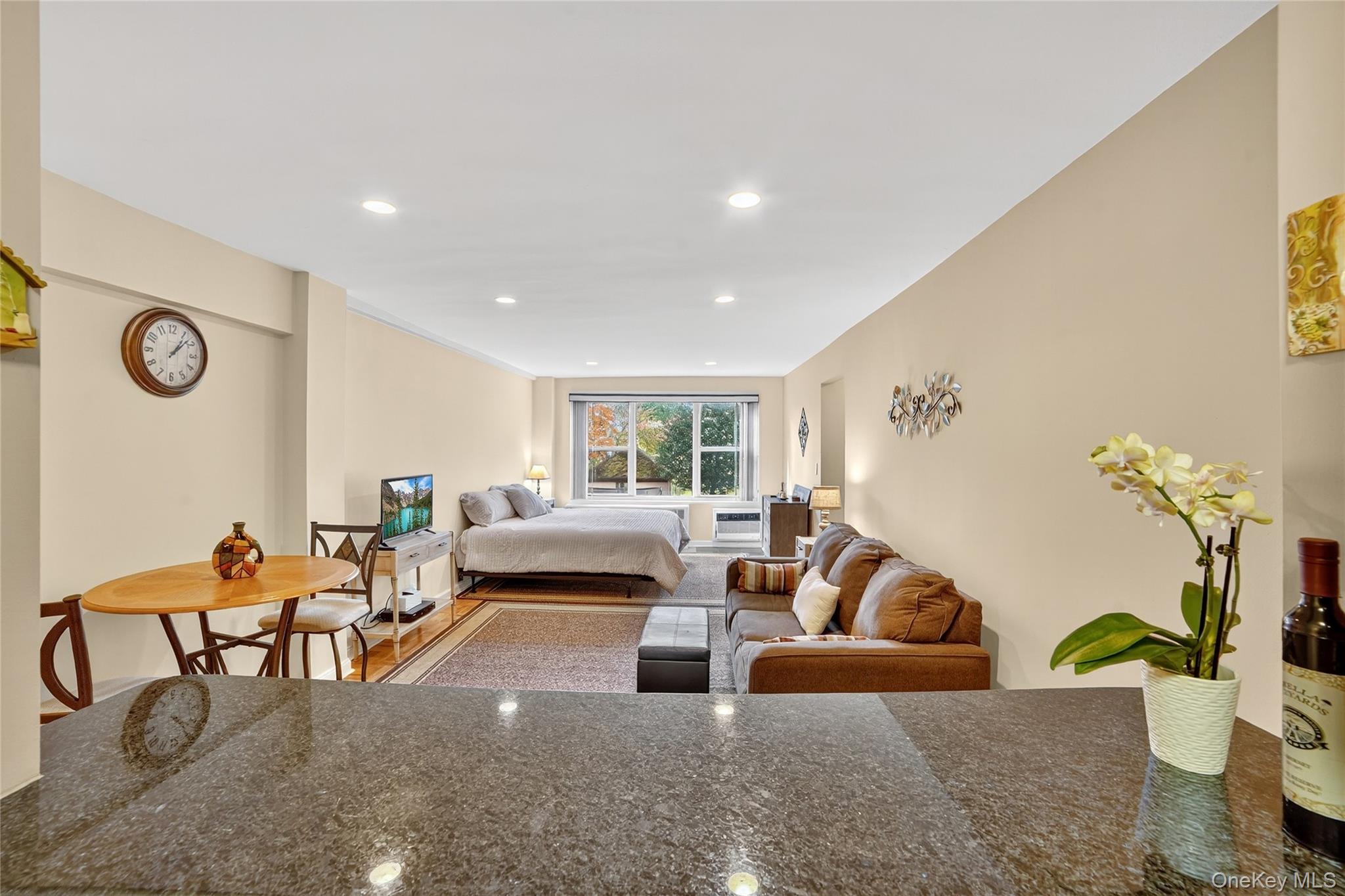 #4 photo, 10 Old Mamaroneck Road, White Plains , NY 10605