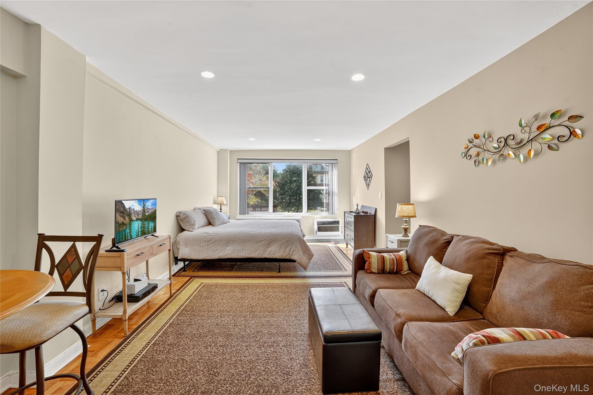 #6 photo, 10 Old Mamaroneck Road, White Plains , NY 10605