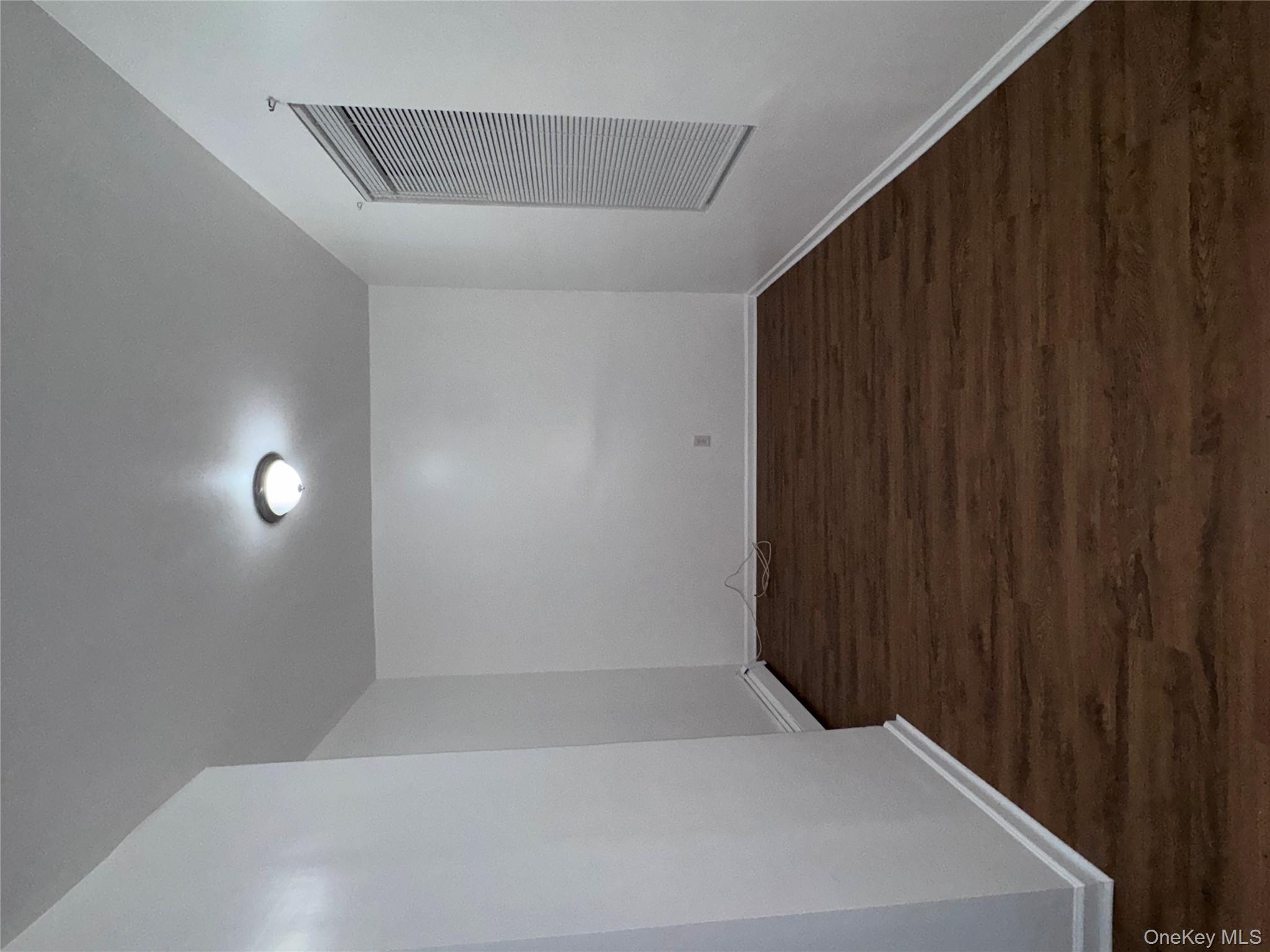 #12 photo, 3951 De Reimer Avenue, ブロンクス区 Bronx , NY 10466