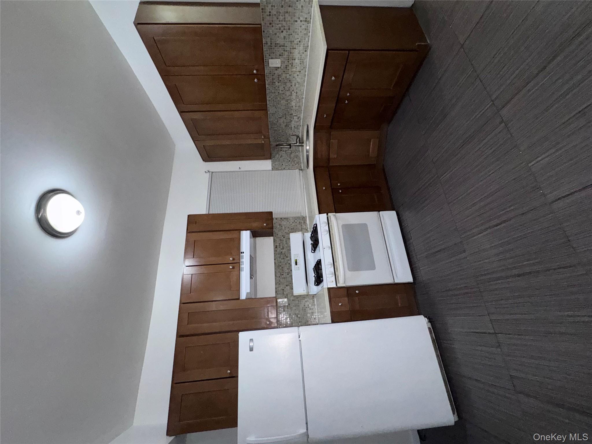 #13 photo, 3951 De Reimer Avenue, ブロンクス区 Bronx , NY 10466