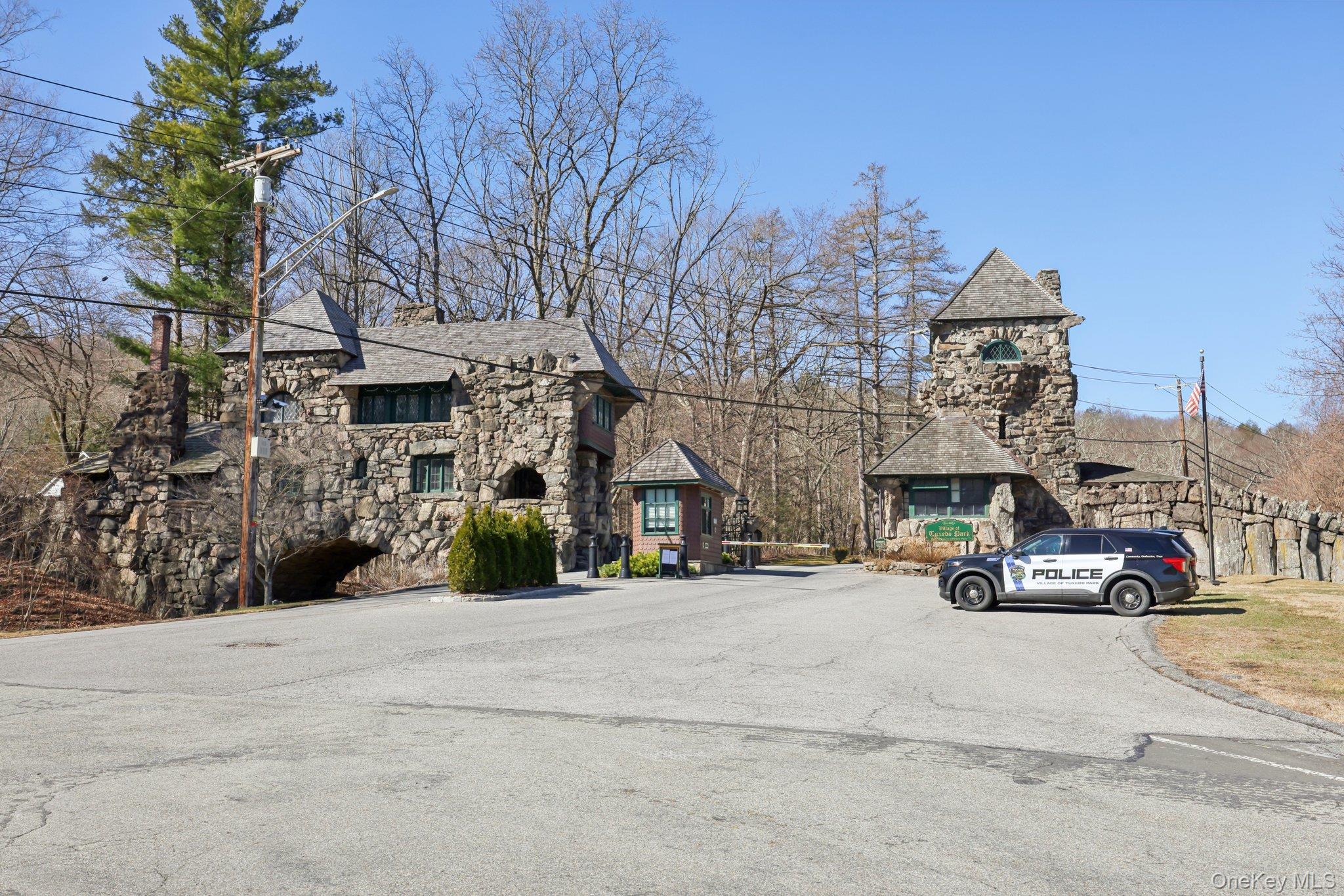 #8 photo, Serpentine Road, Tuxedo Park , NY 10987