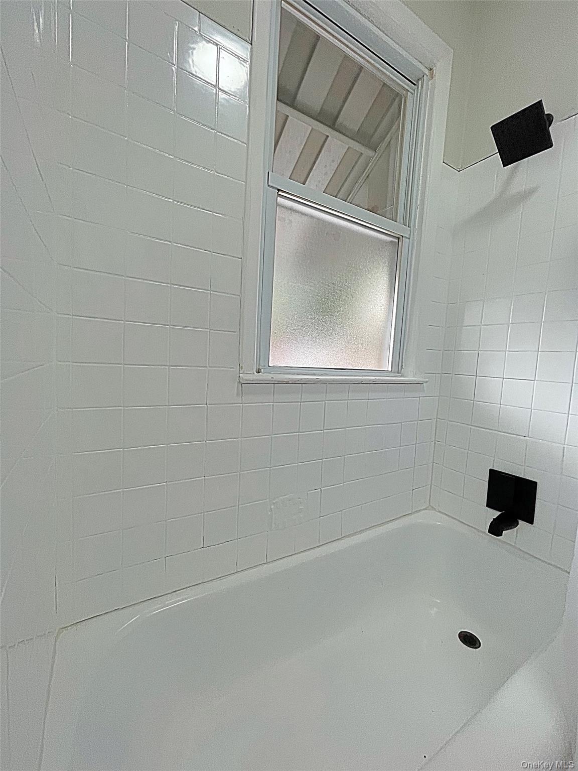 #4 photo, 21-72 48 Street, Astoria , NY 11105