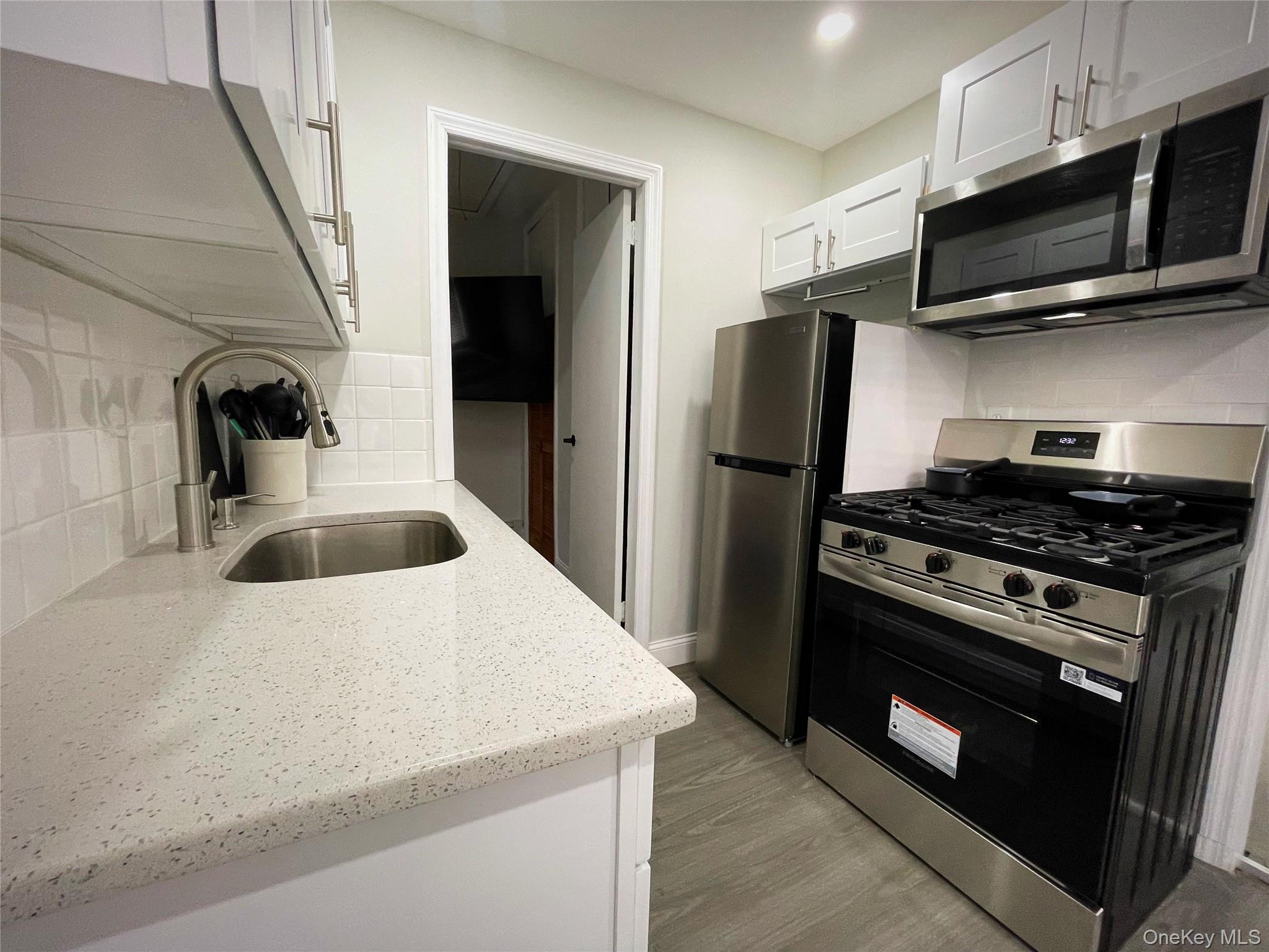 #7 photo, 21-72 48 Street, Astoria , NY 11105