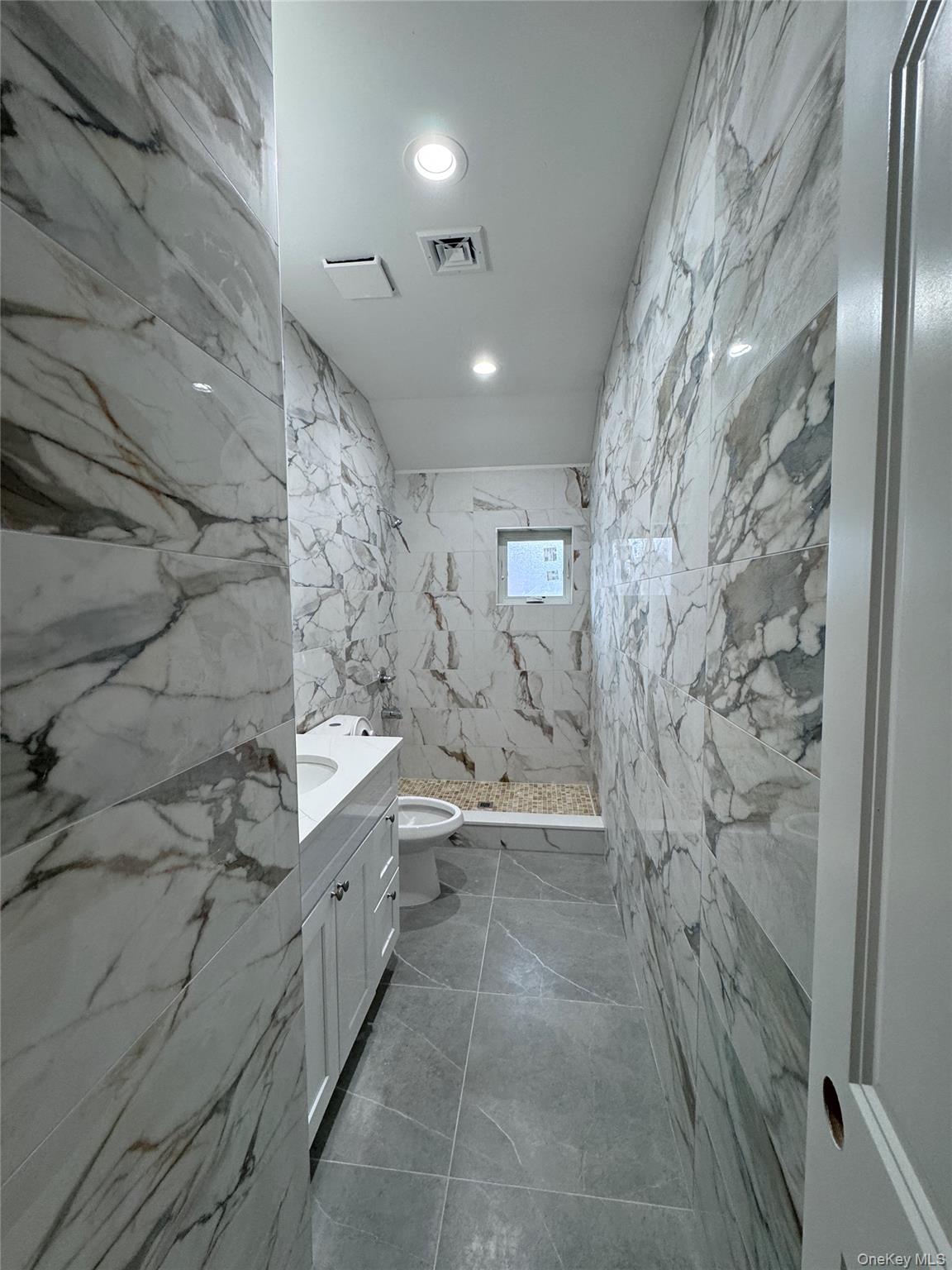 #4 photo, 17-11 201 Street, Bayside , NY 11360