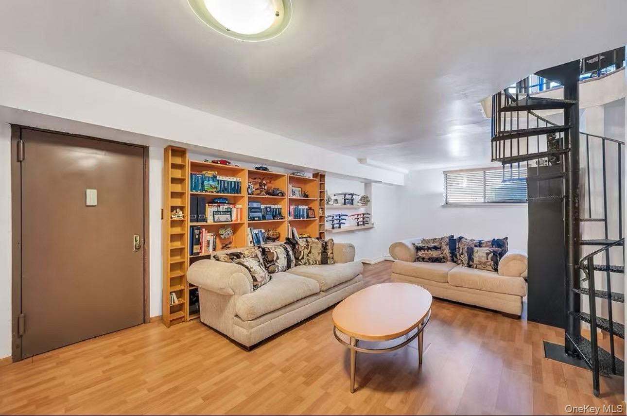 #5 photo, 46-12 161 Street, Flushing , NY 11358