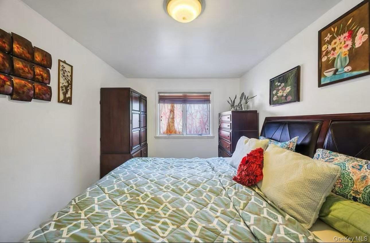 #6 photo, 46-12 161 Street, Flushing , NY 11358