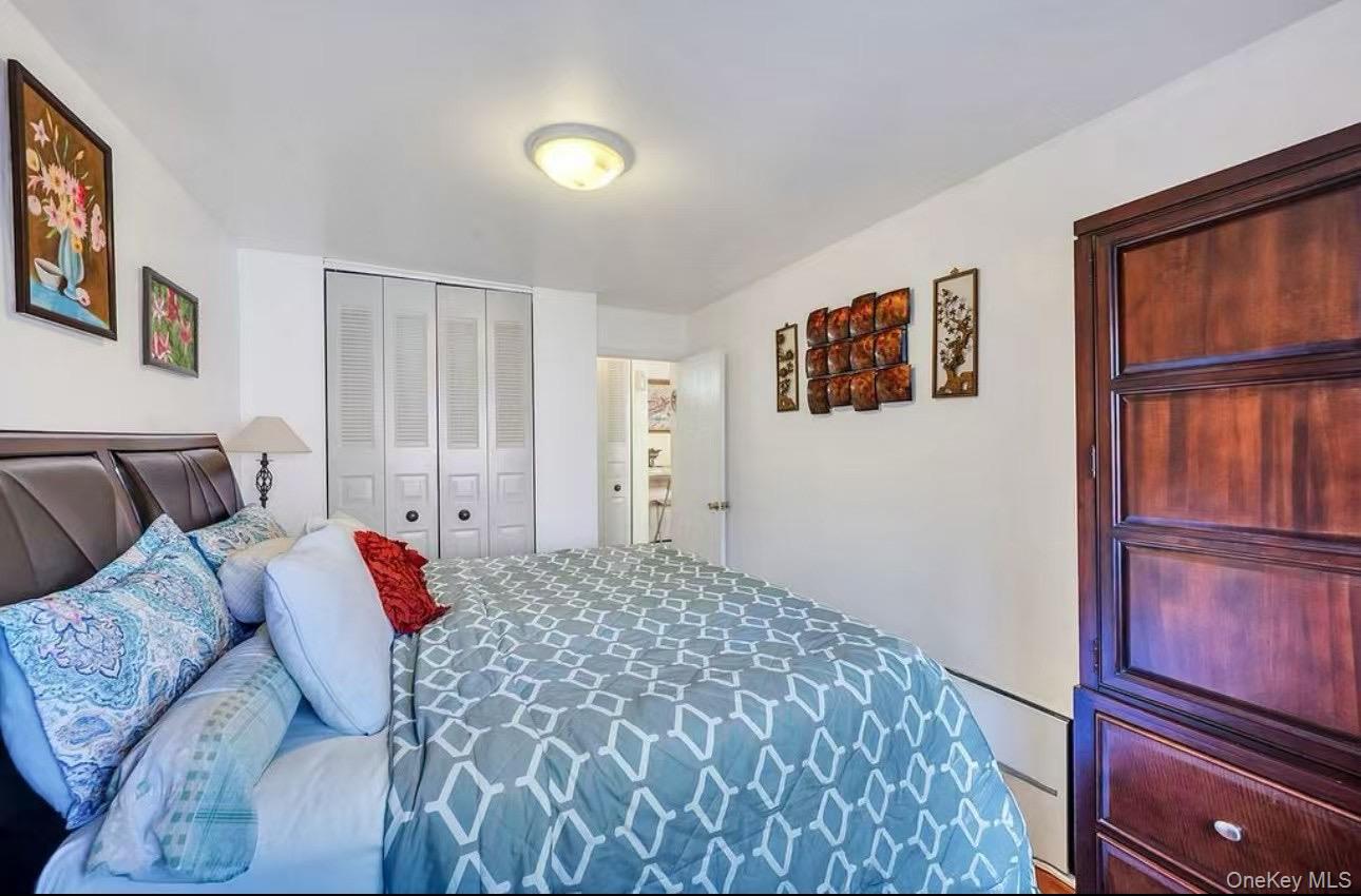 #7 photo, 46-12 161 Street, Flushing , NY 11358