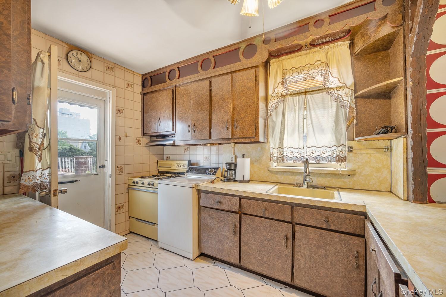 #10 photo, 23-39 Astoria Boulevard, クイーンズ区 Astoria , NY 11102