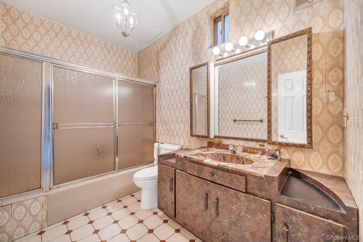 #12 photo, 23-39 Astoria Boulevard, クイーンズ区 Astoria , NY 11102