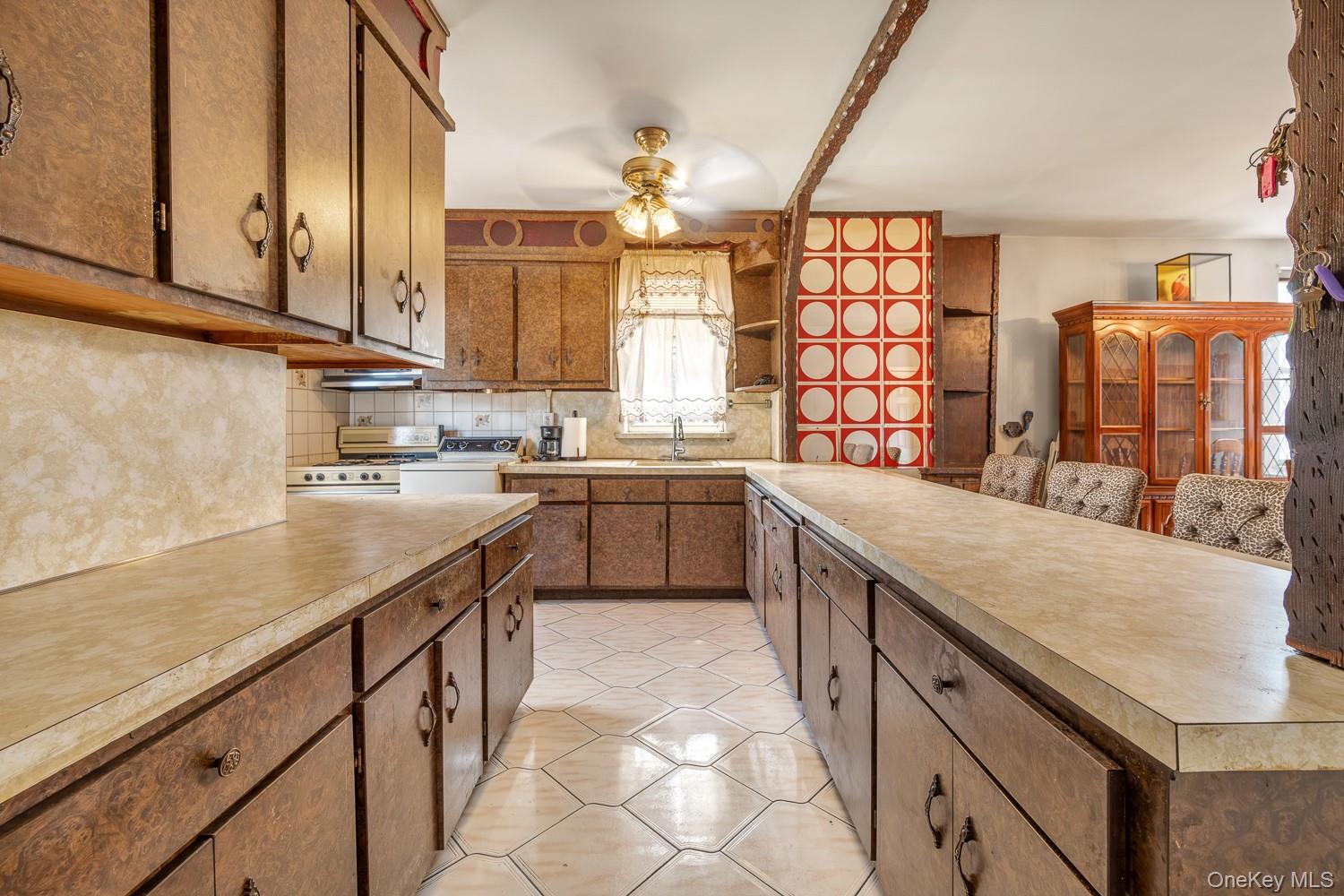 #9 photo, 23-39 Astoria Boulevard, クイーンズ区 Astoria , NY 11102