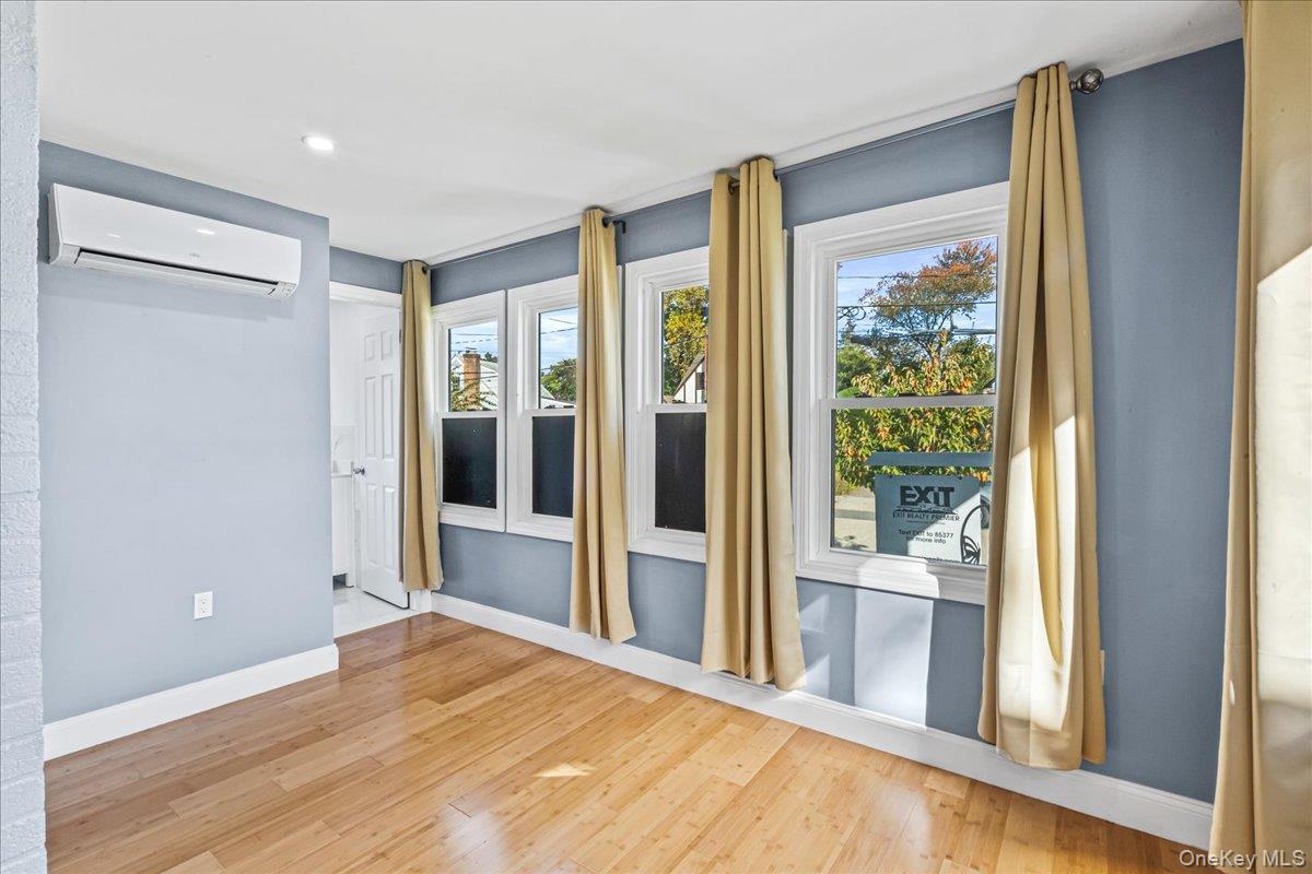 #13 photo, 56 Whittier Street, ナッソー郡 Lynbrook , NY 11563