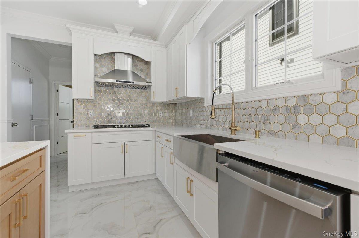 #16 photo, 2159 Franklin Avenue, East Meadow , NY 11554