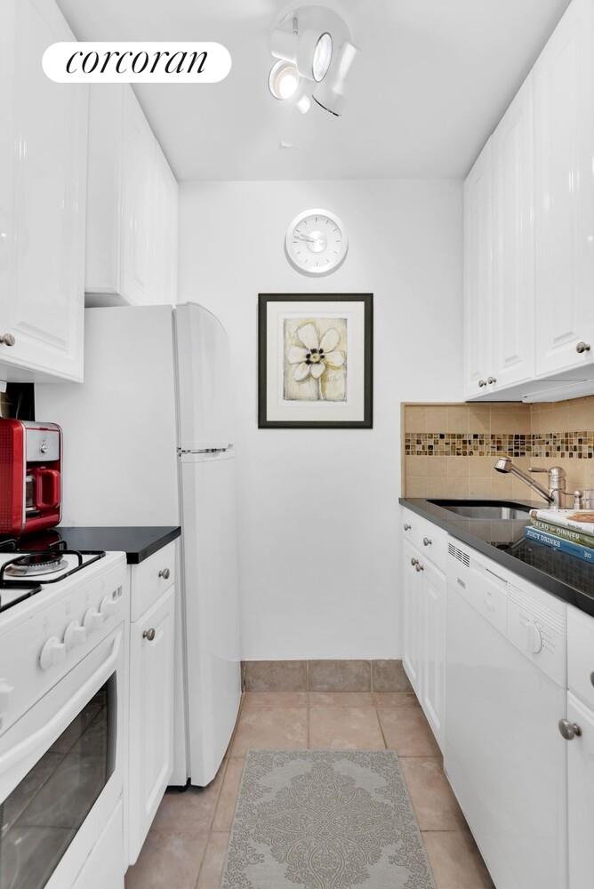 #3 photo, 101 W 12TH Street, Greenwich Village , NY 10011