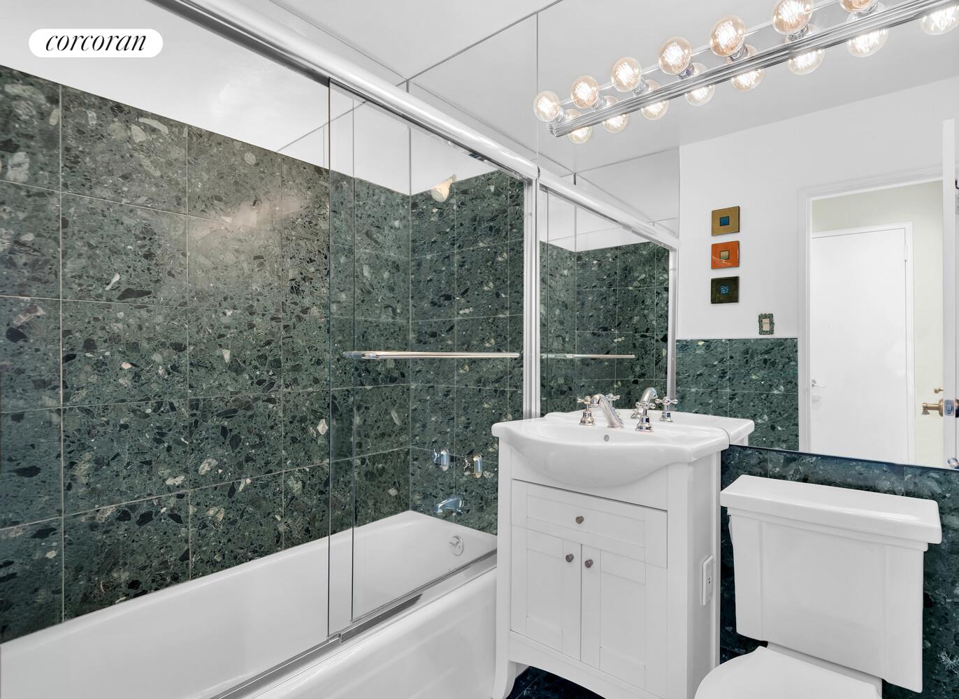 #7 photo, 101 W 12TH Street, Greenwich Village , NY 10011