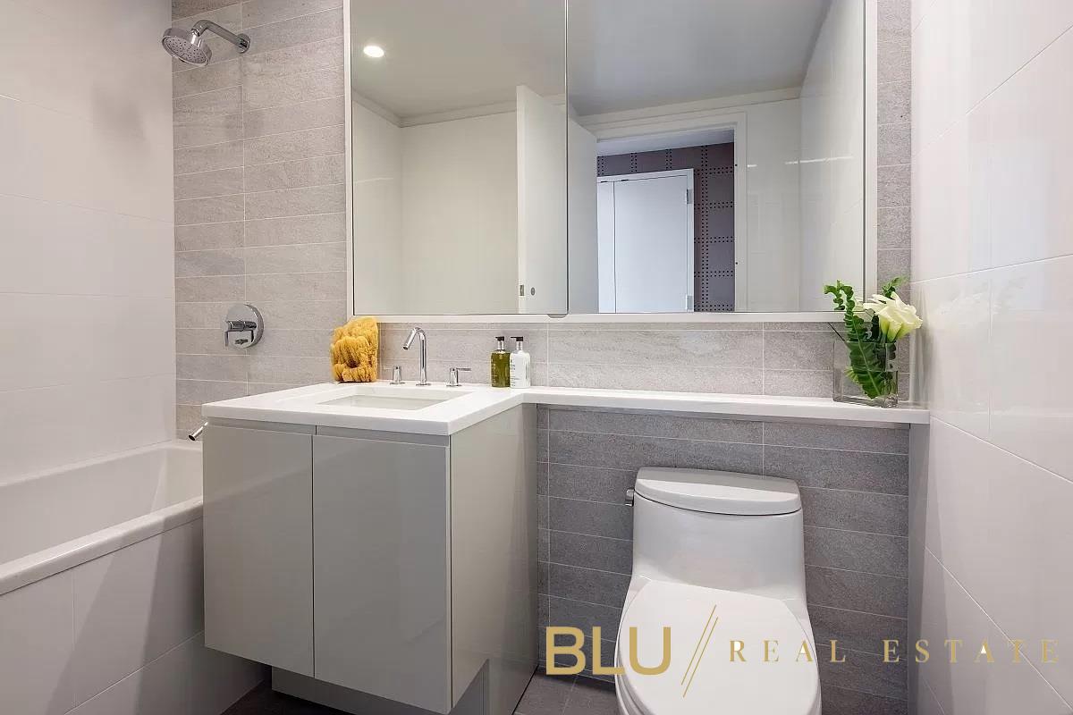 #13 photo, New York City, マンハッタン Lincoln Square , NY 10069