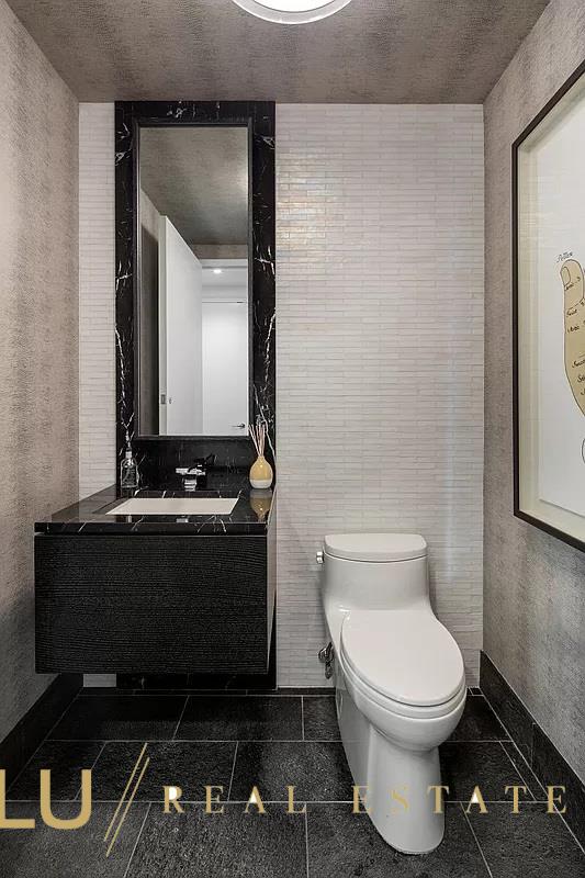 #16 photo, New York City, マンハッタン Lincoln Square , NY 10069