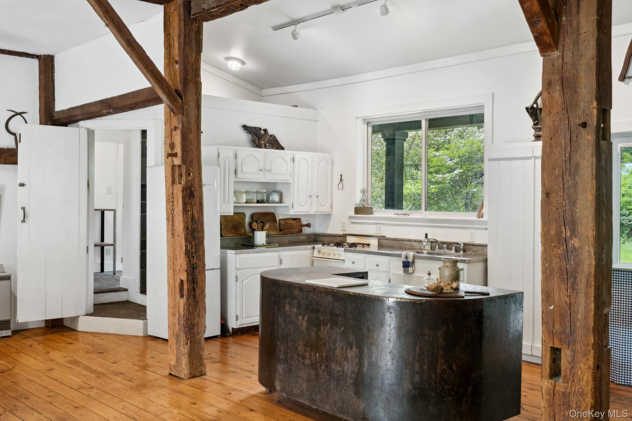 #20 photo, 3207-3209 Route 212, Woodstock , NY 12498