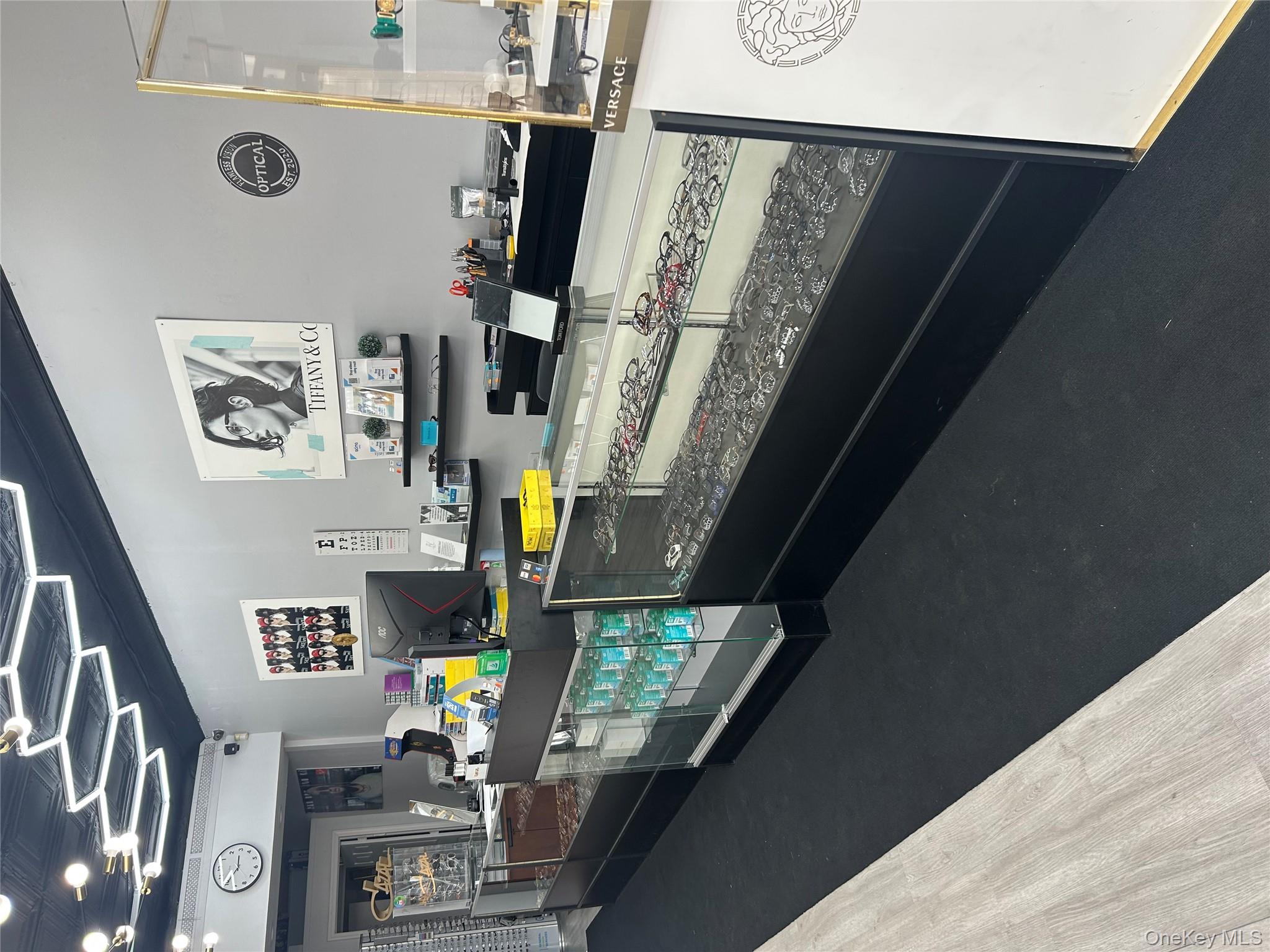 #1 photo, 78 Rockaway Avenue, ナッソー郡 Valley Stream , NY 11580