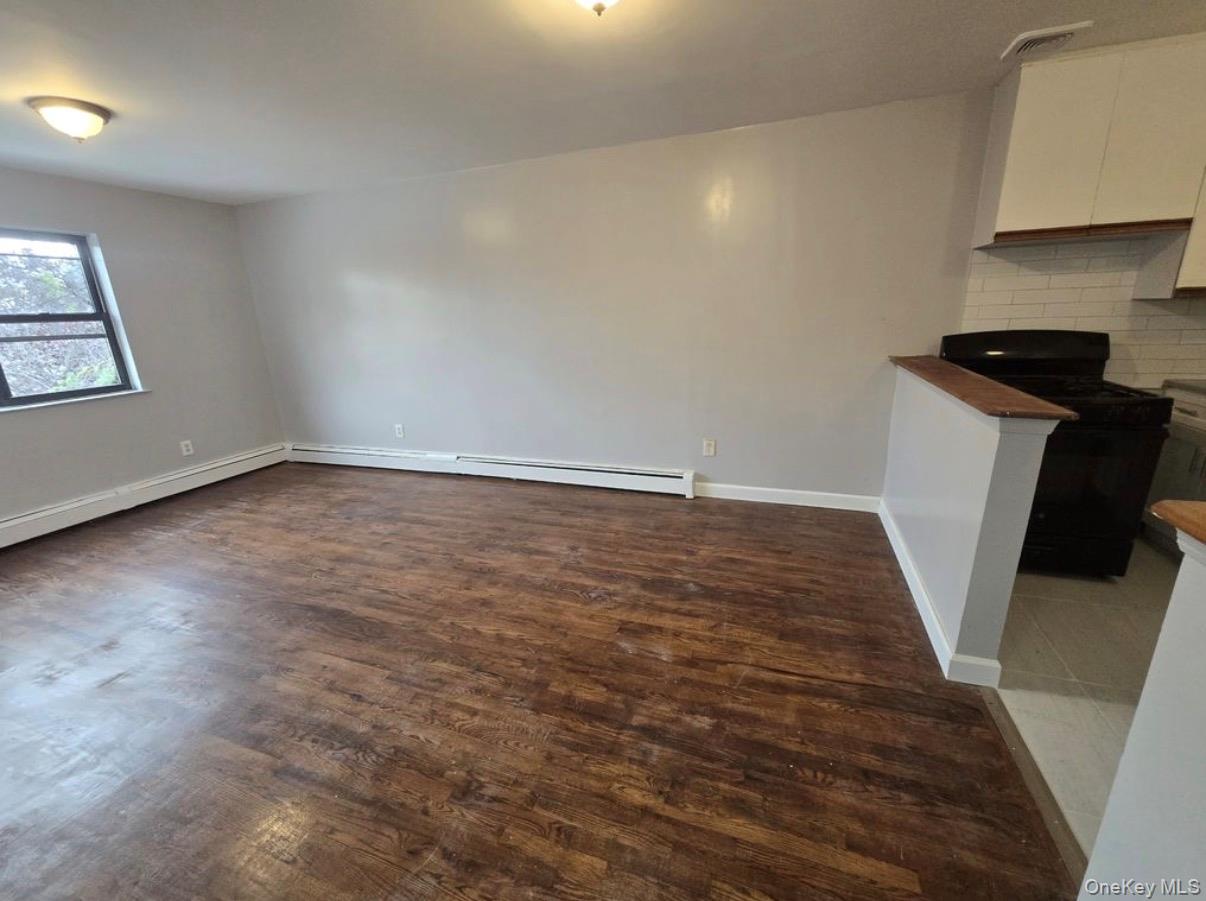 #4 photo, 106-12 156th Street, クイーンズ区 Jamaica , NY 11433