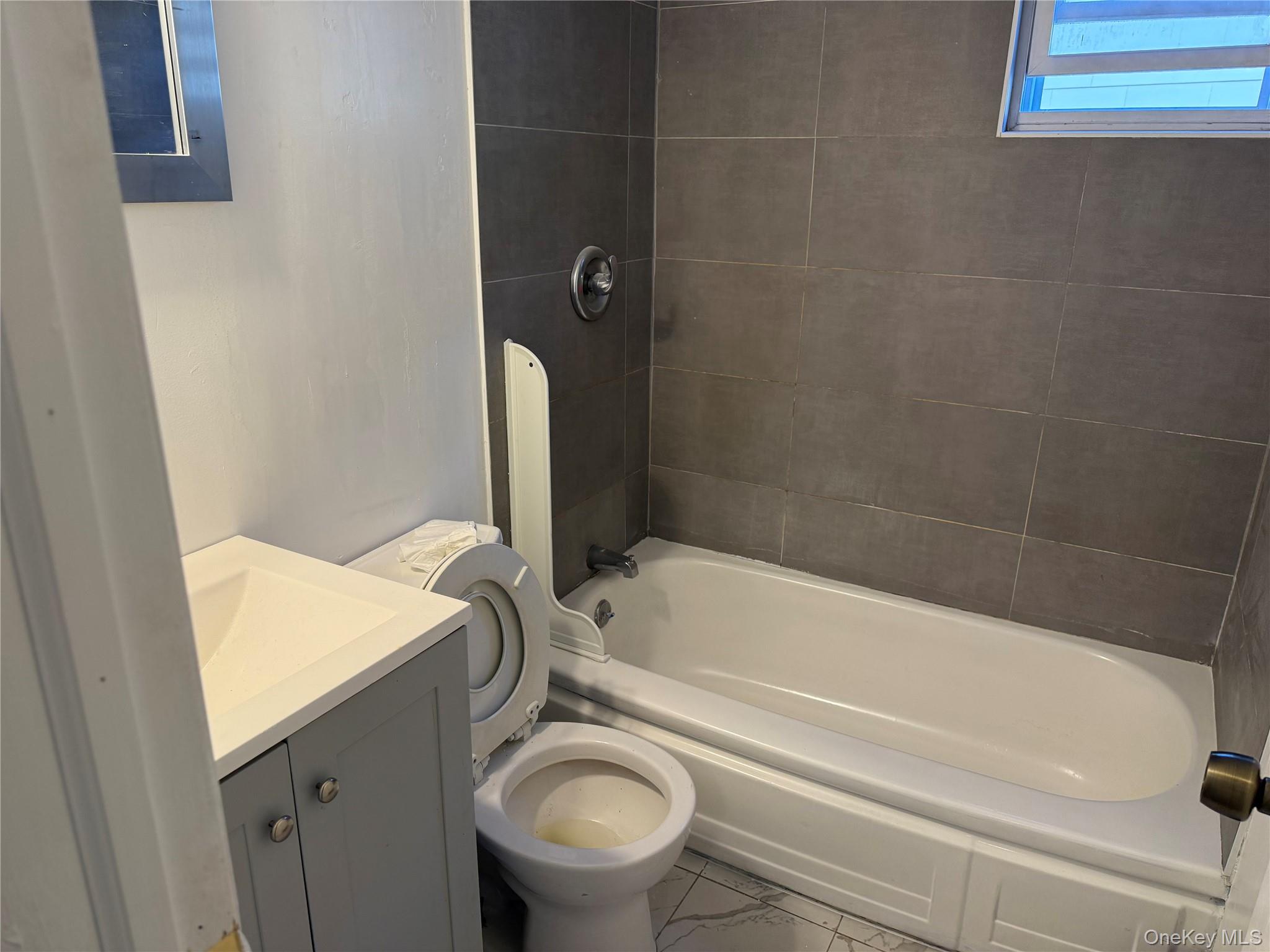 #7 photo, 287-289 Stewart Avenue, ナッソー郡 Hempstead , NY 11550