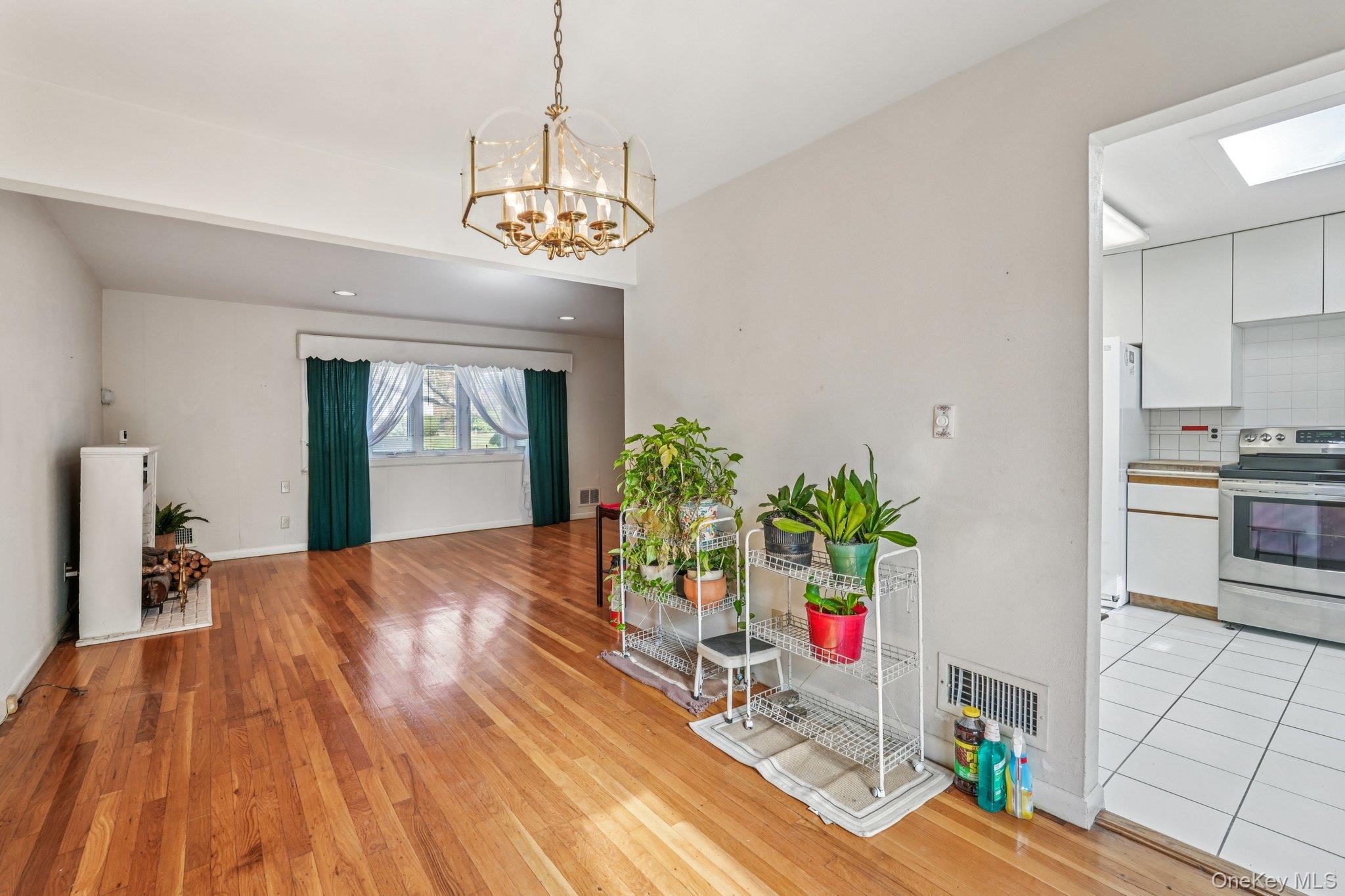 #10 photo, 71 Dora Lane, New Rochelle , NY 10804