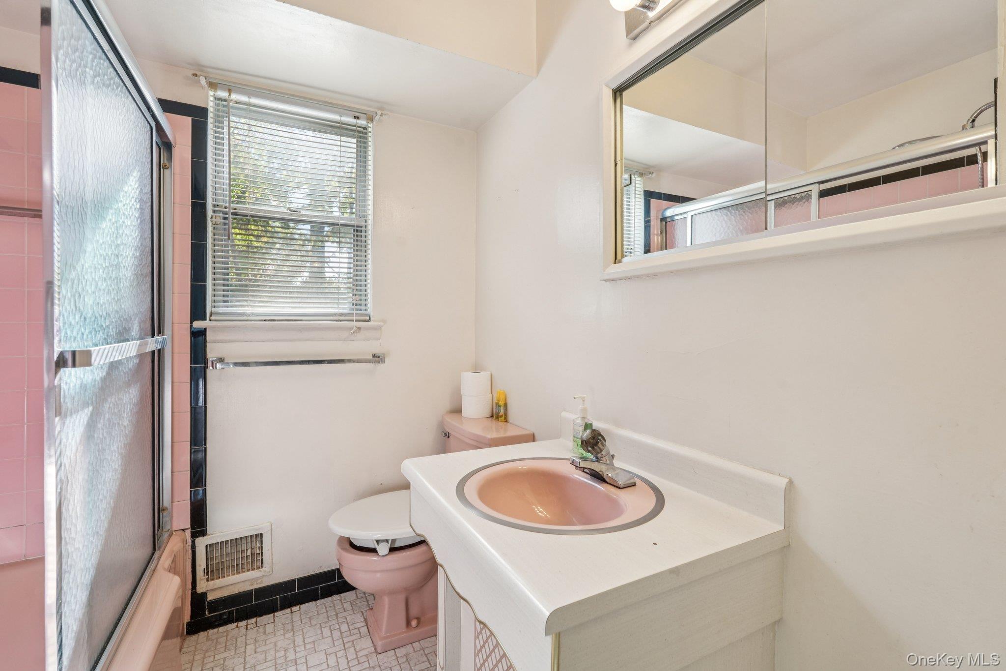 #12 photo, 71 Dora Lane, New Rochelle , NY 10804