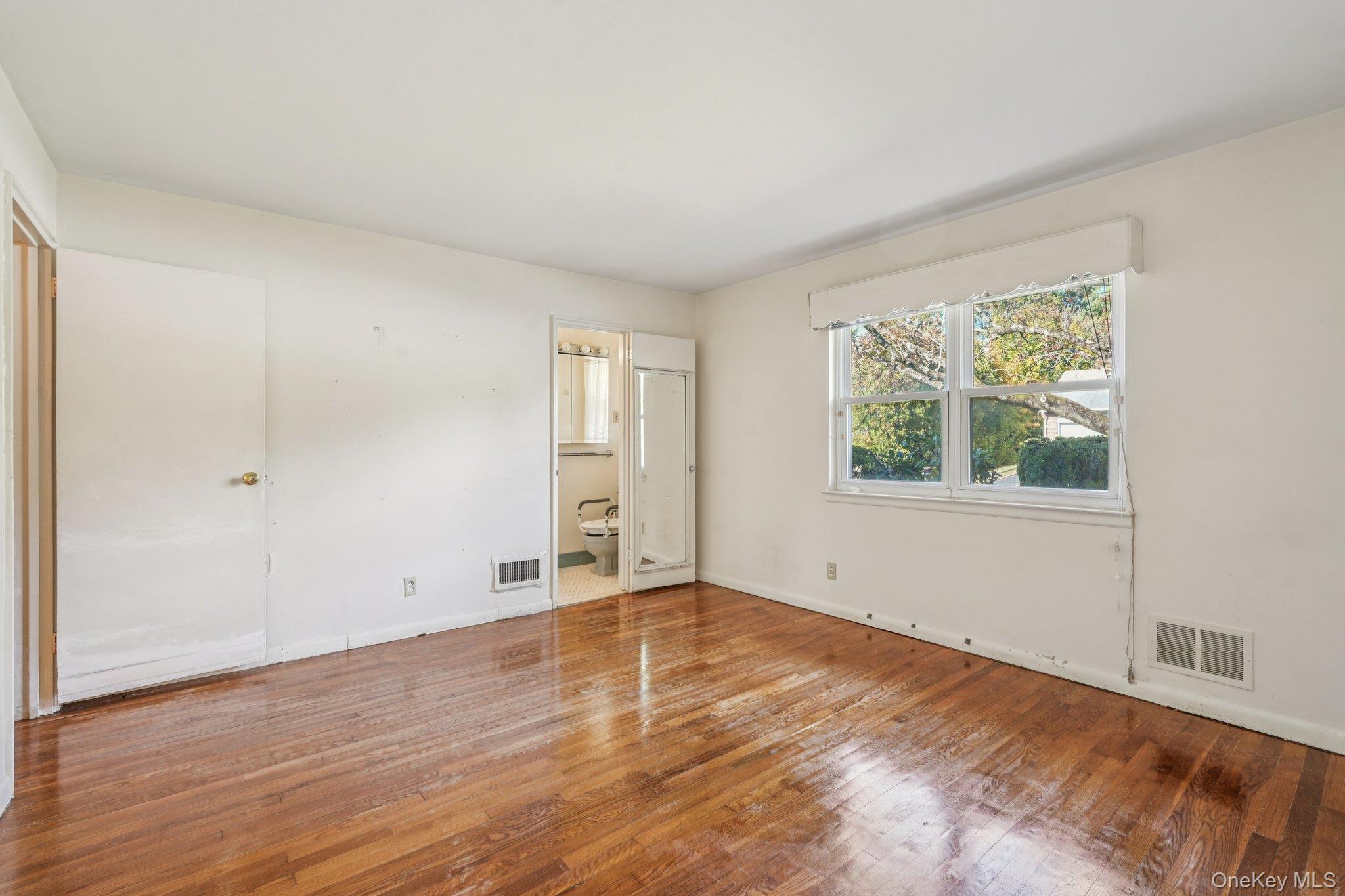 #19 photo, 71 Dora Lane, New Rochelle , NY 10804