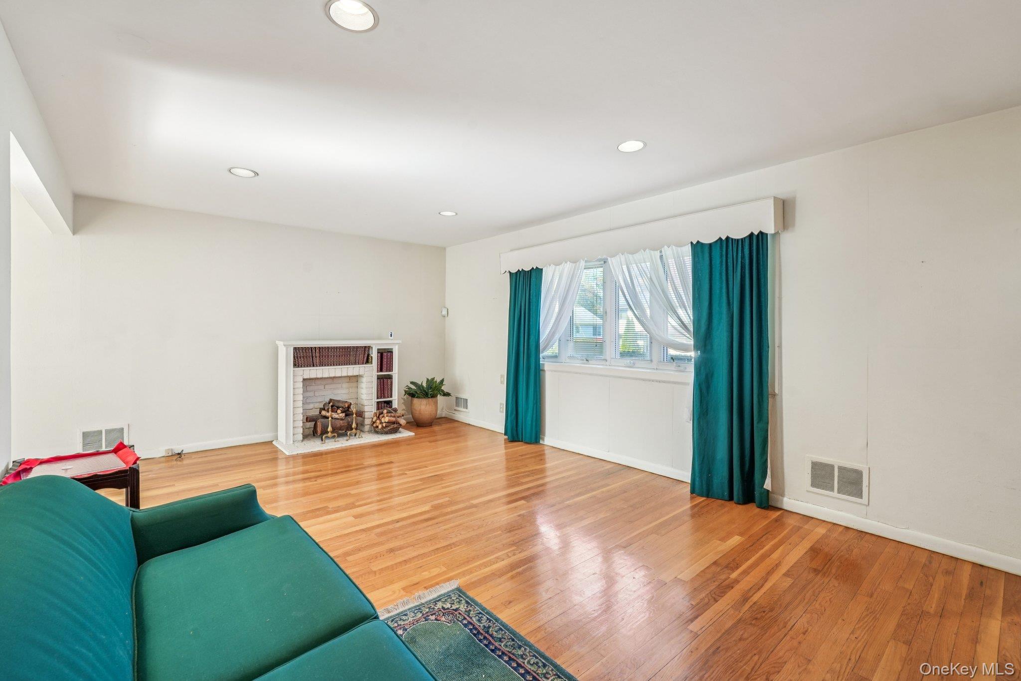 #5 photo, 71 Dora Lane, New Rochelle , NY 10804