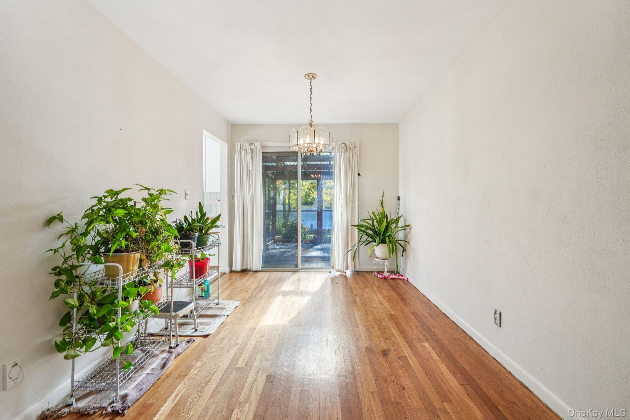 #6 photo, 71 Dora Lane, New Rochelle , NY 10804