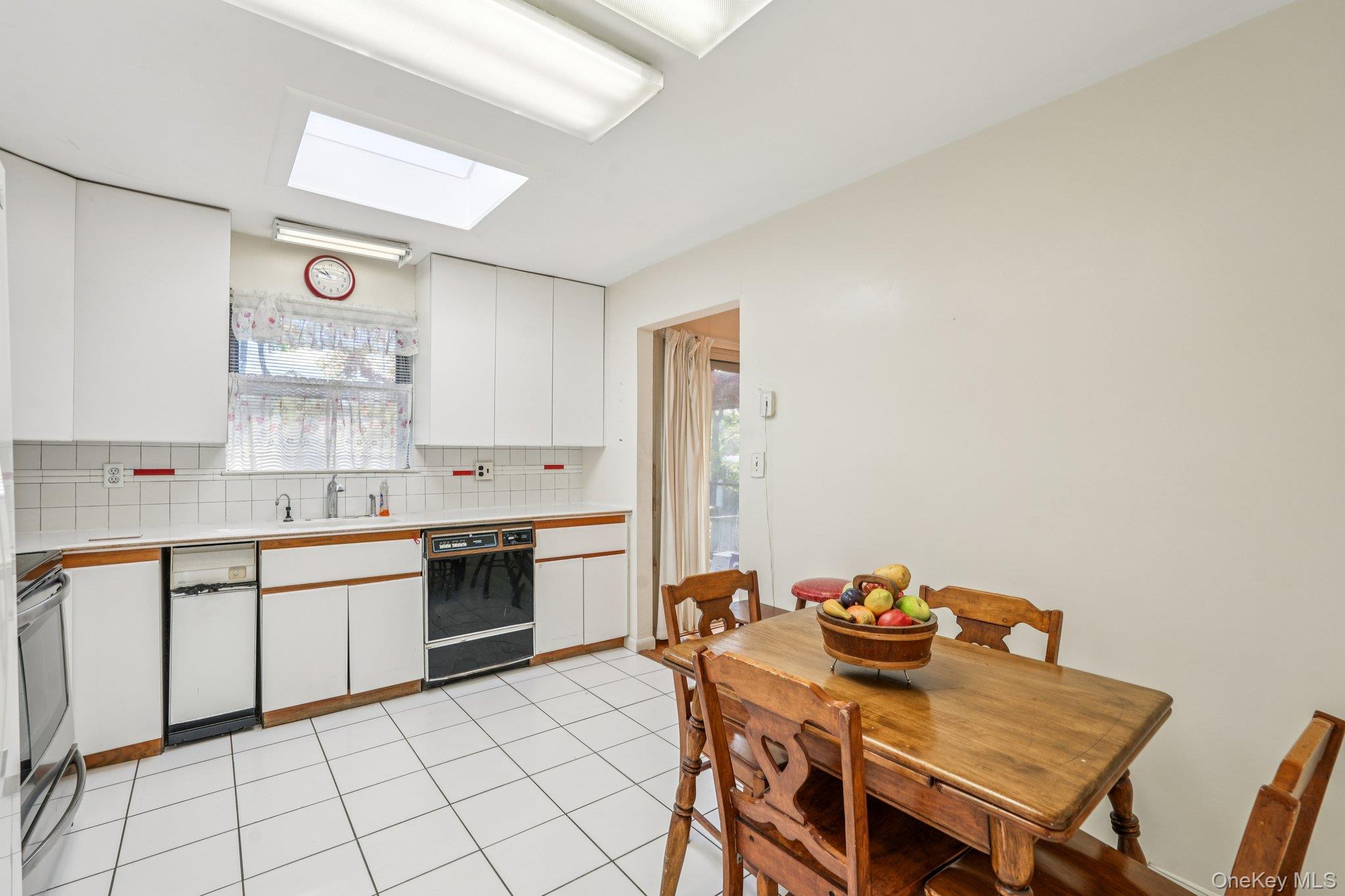 #8 photo, 71 Dora Lane, New Rochelle , NY 10804