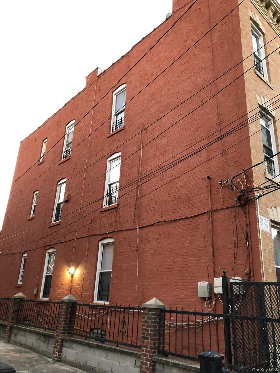 #3 photo, 764 E 213th Street, ブロンクス区 Bronx , NY 10467