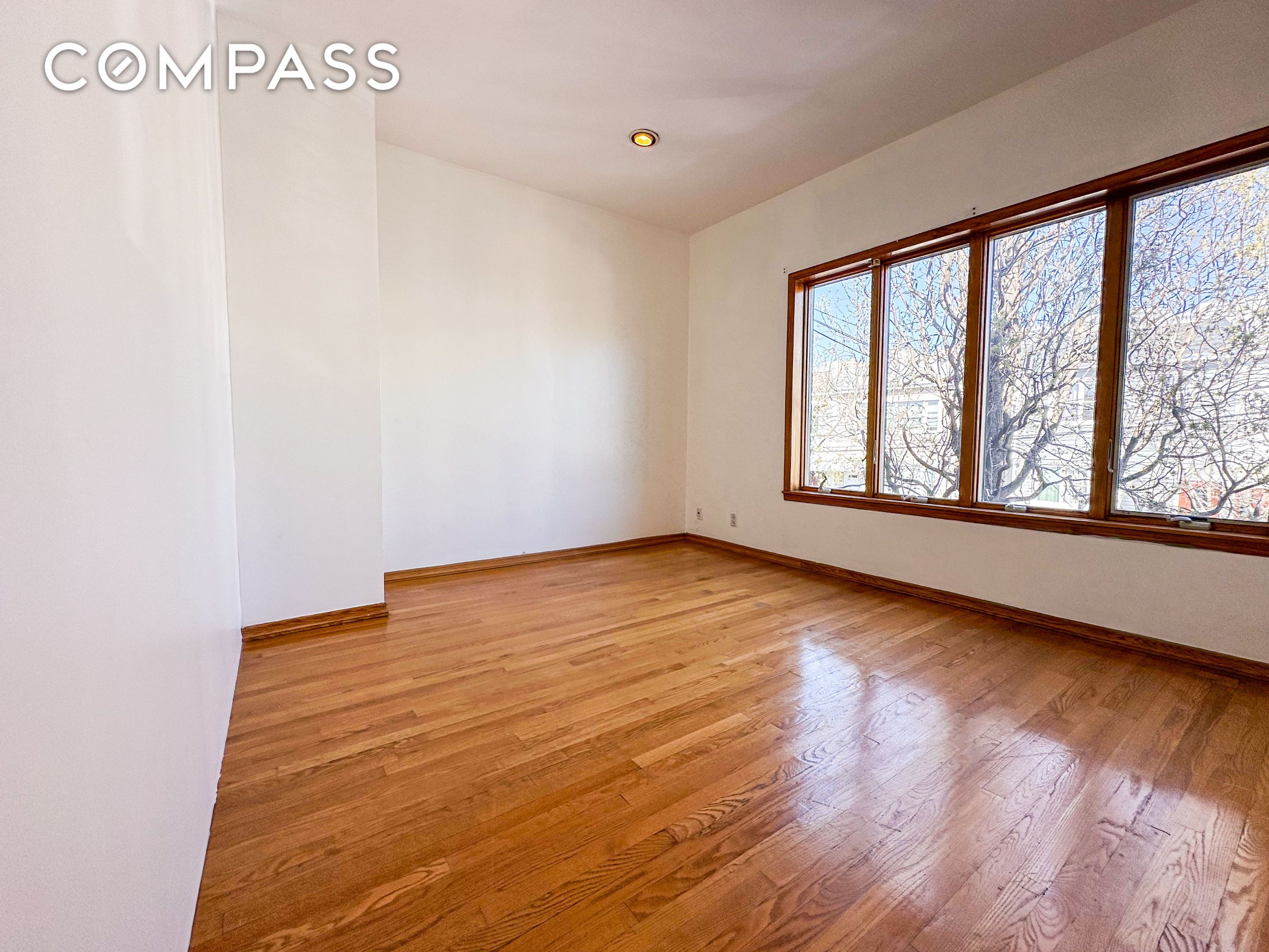 #8 photo, Maspeth, クイーンズ区 Maspeth , NY 11378