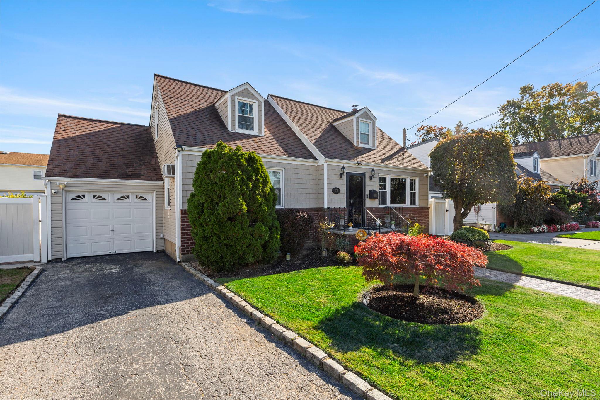 #2 photo, 165 Lenox Avenue, Uniondale , NY 11553