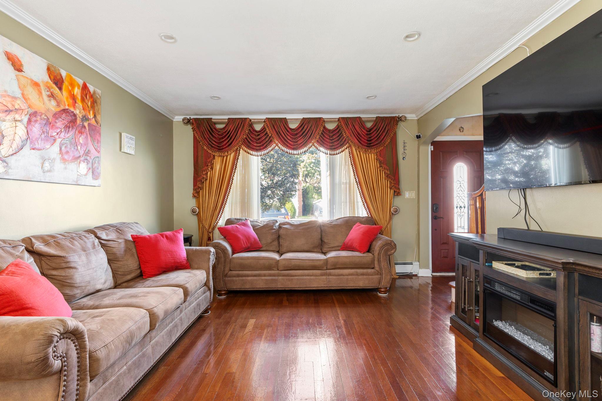 #4 photo, 165 Lenox Avenue, Uniondale , NY 11553