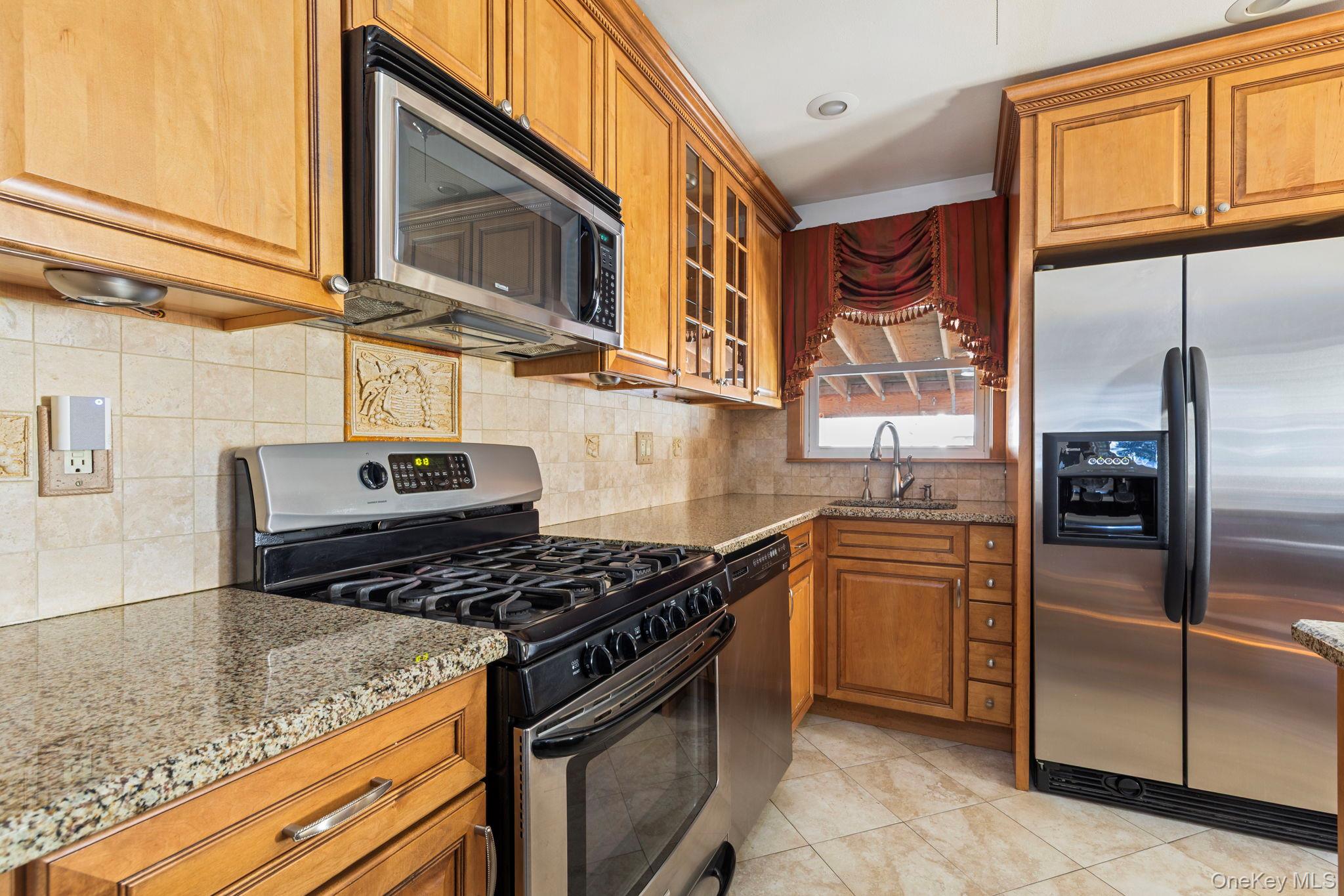 #7 photo, 165 Lenox Avenue, Uniondale , NY 11553