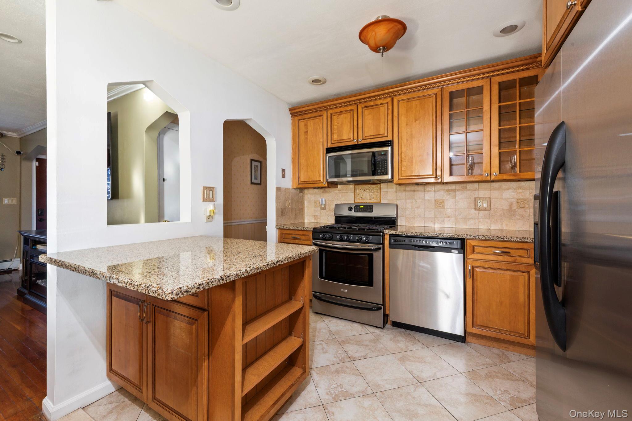 #8 photo, 165 Lenox Avenue, Uniondale , NY 11553