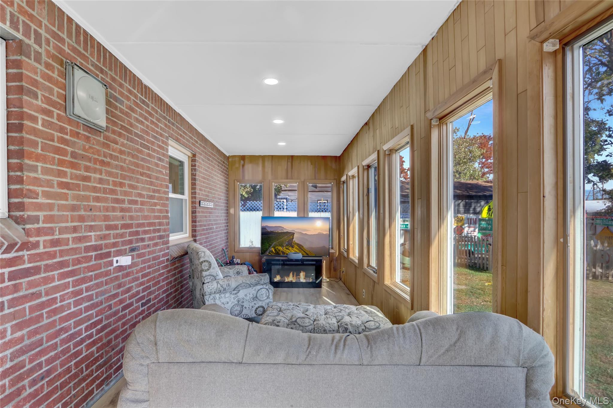 #19 photo, 11 W 2nd Street, サフォーク郡 Deer Park , NY 11729